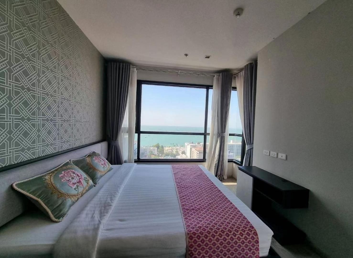Base海景网红顶层无边泳池 双卧室套房 Pattaya