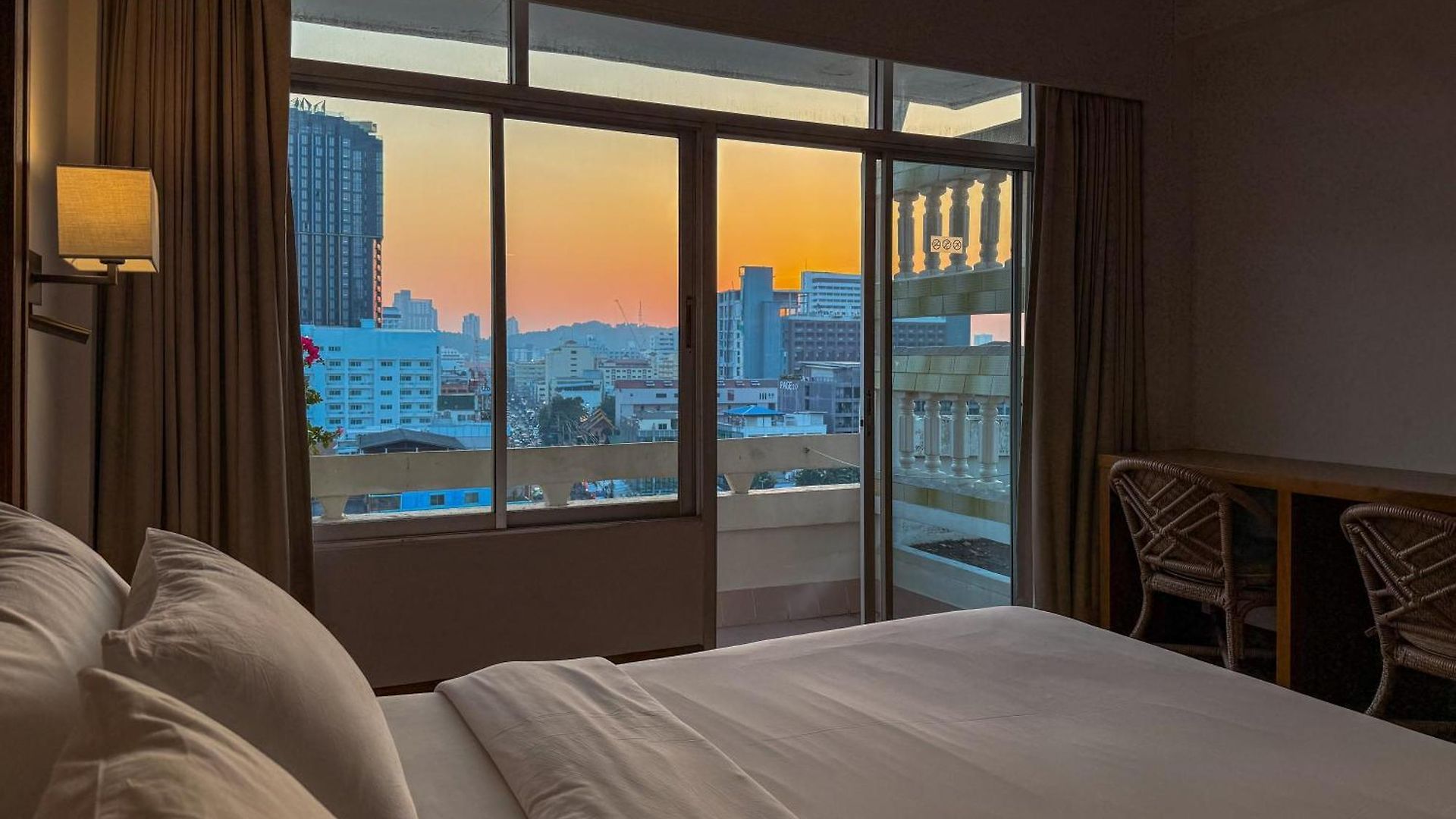 โกลเด้นบีชโฮเทล พัทยา โรงแรม Pattaya