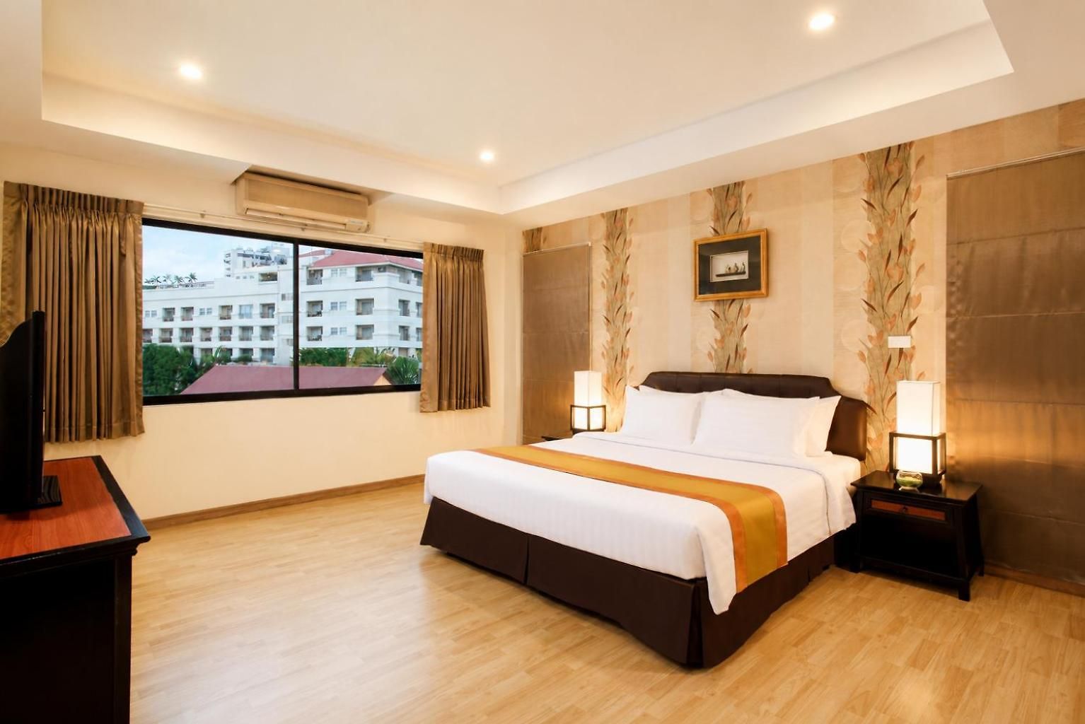 Nova Park โรงแรม 4*