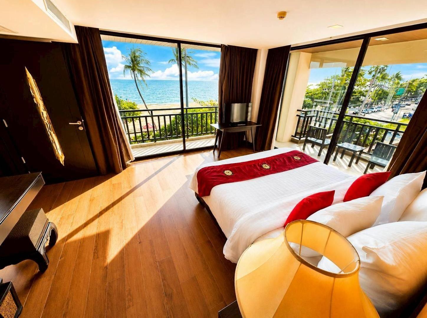 Royal Thai Pavilion Jomtien Hotel 4*