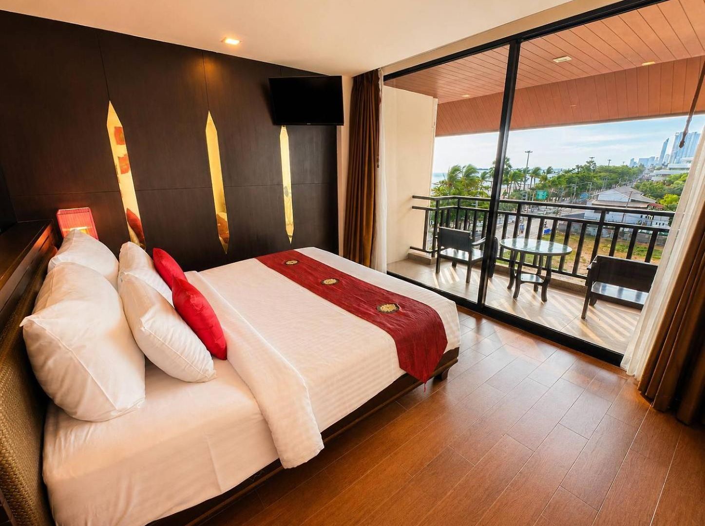 Royal Thai Pavilion Jomtien Hotel 4*