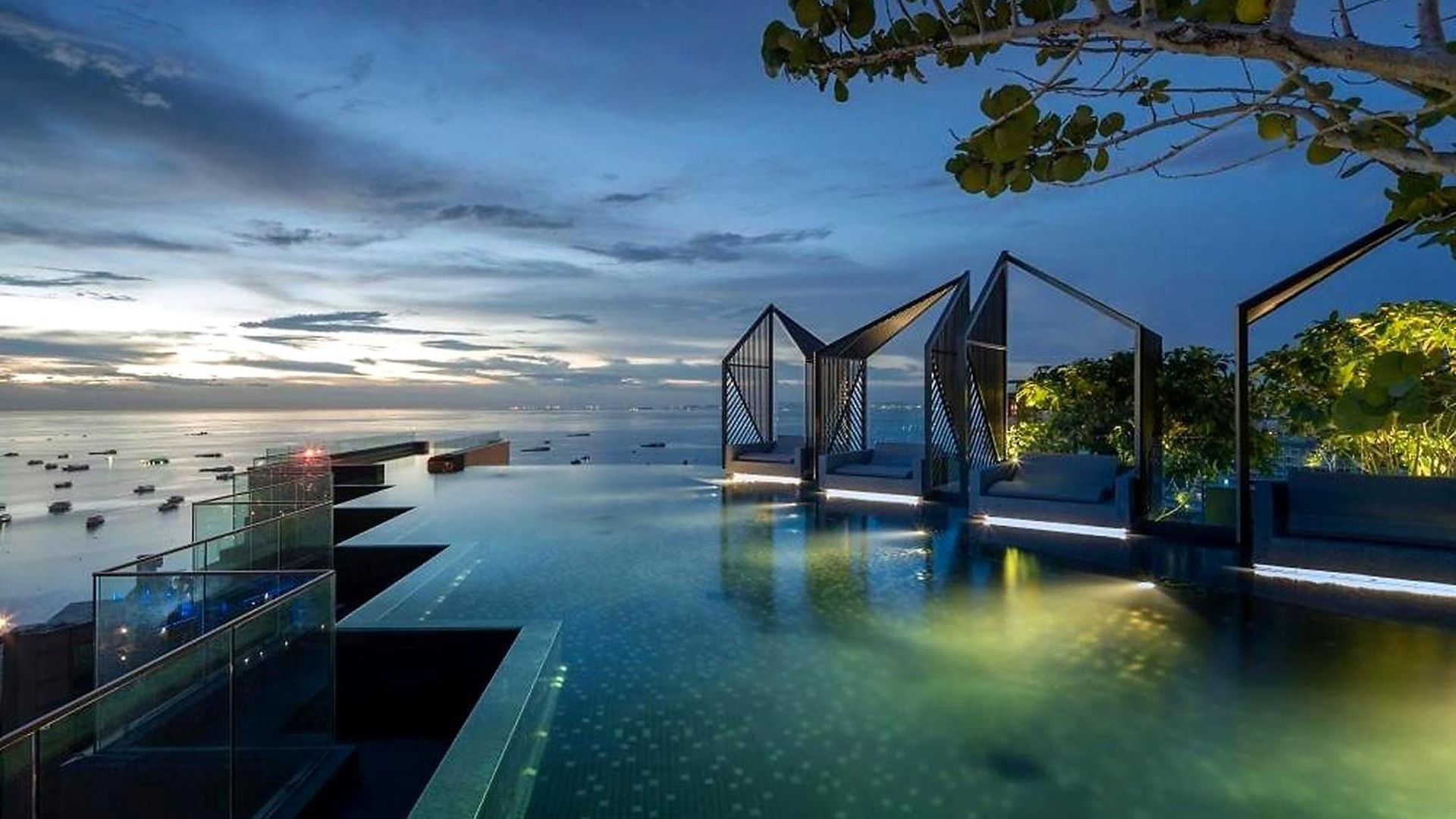 อพาร์ตโฮเทล The Edge 4*