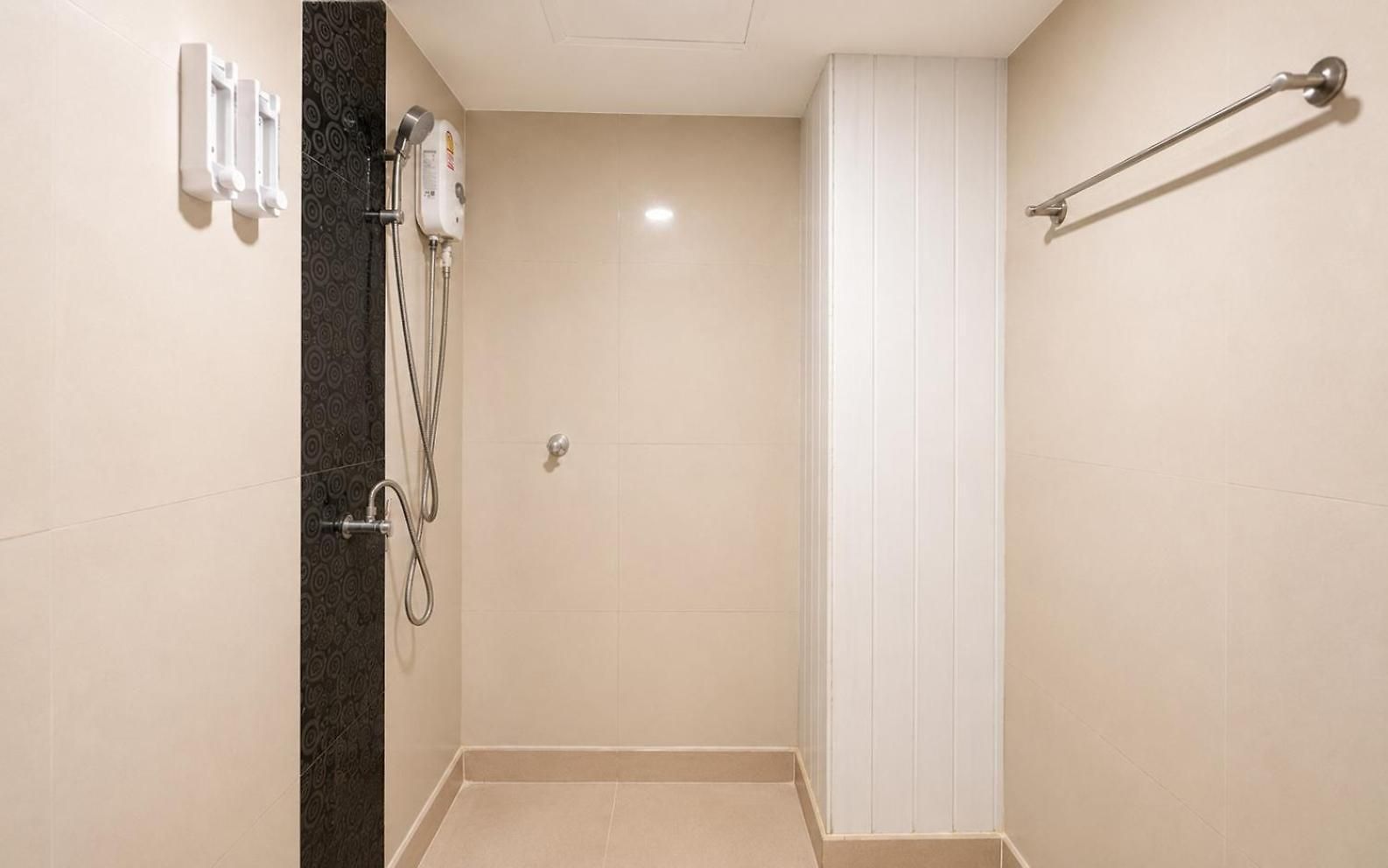 โรงแรม The Esse