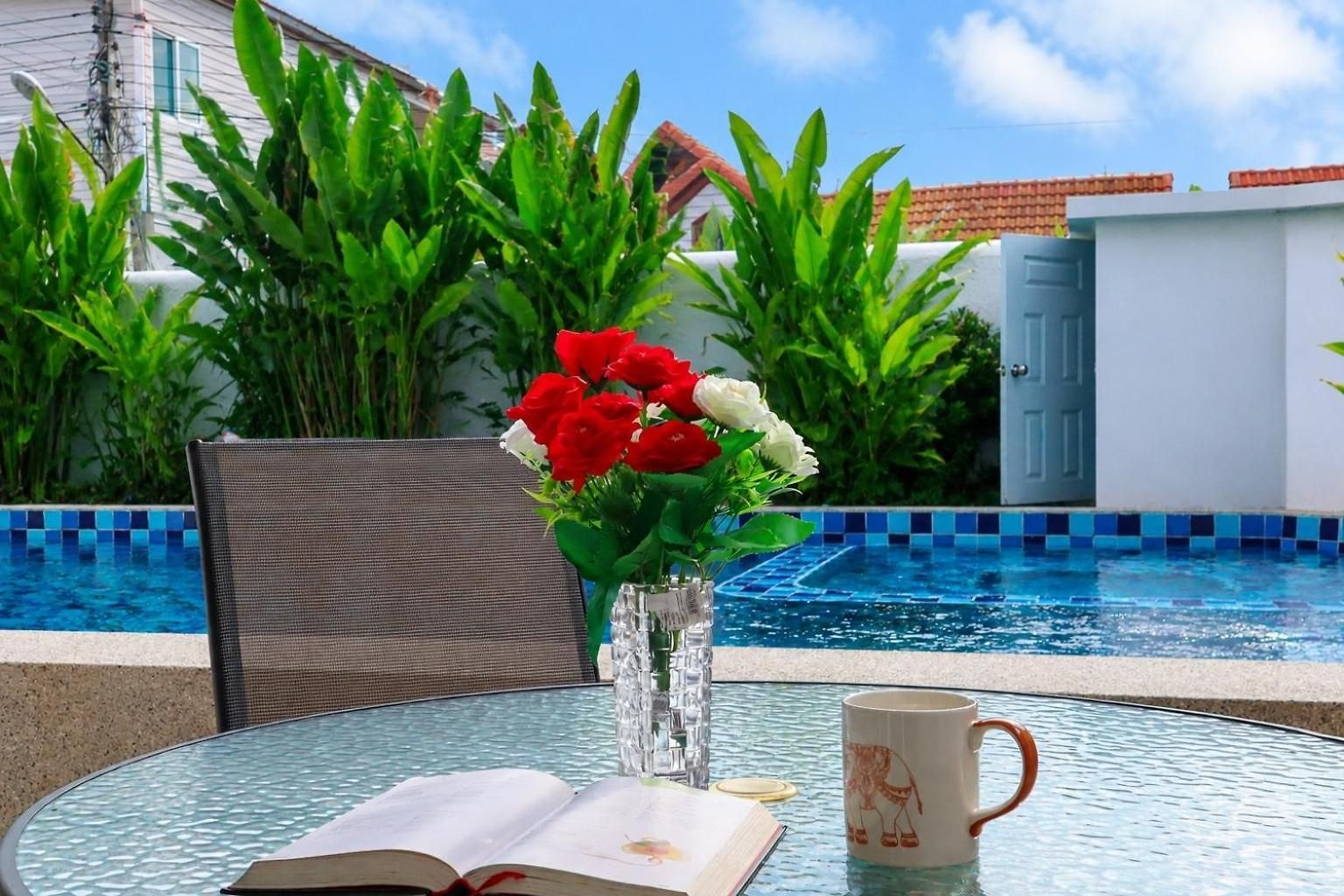 Relax Pool Near Walking Street,jacuzzi ,bbq 5bed 6bath House54 วิลล่า