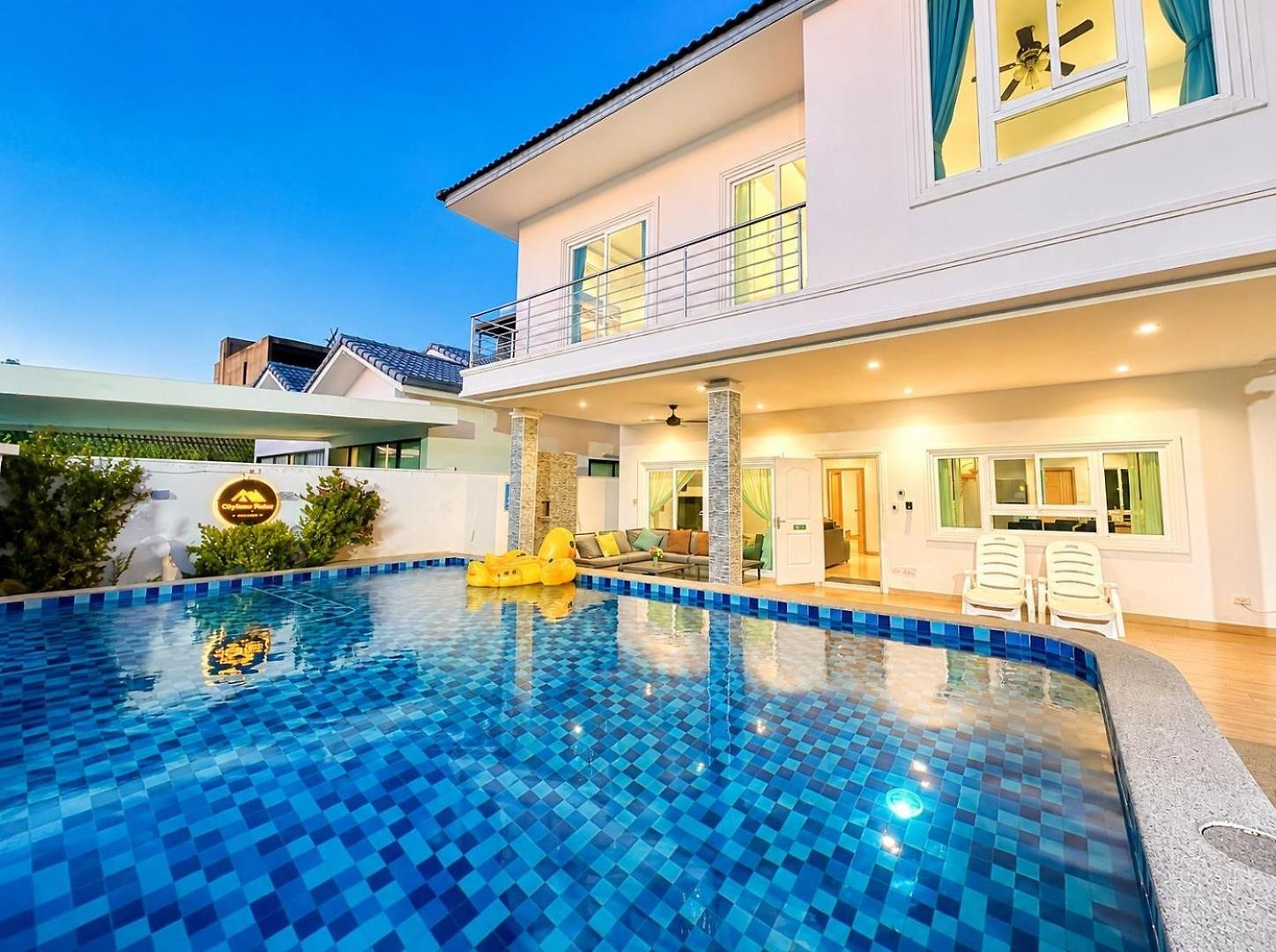 วิลล่า Luxury Villa, 5br 6ba, Private Pool With Jacuzzi Cityhouse54