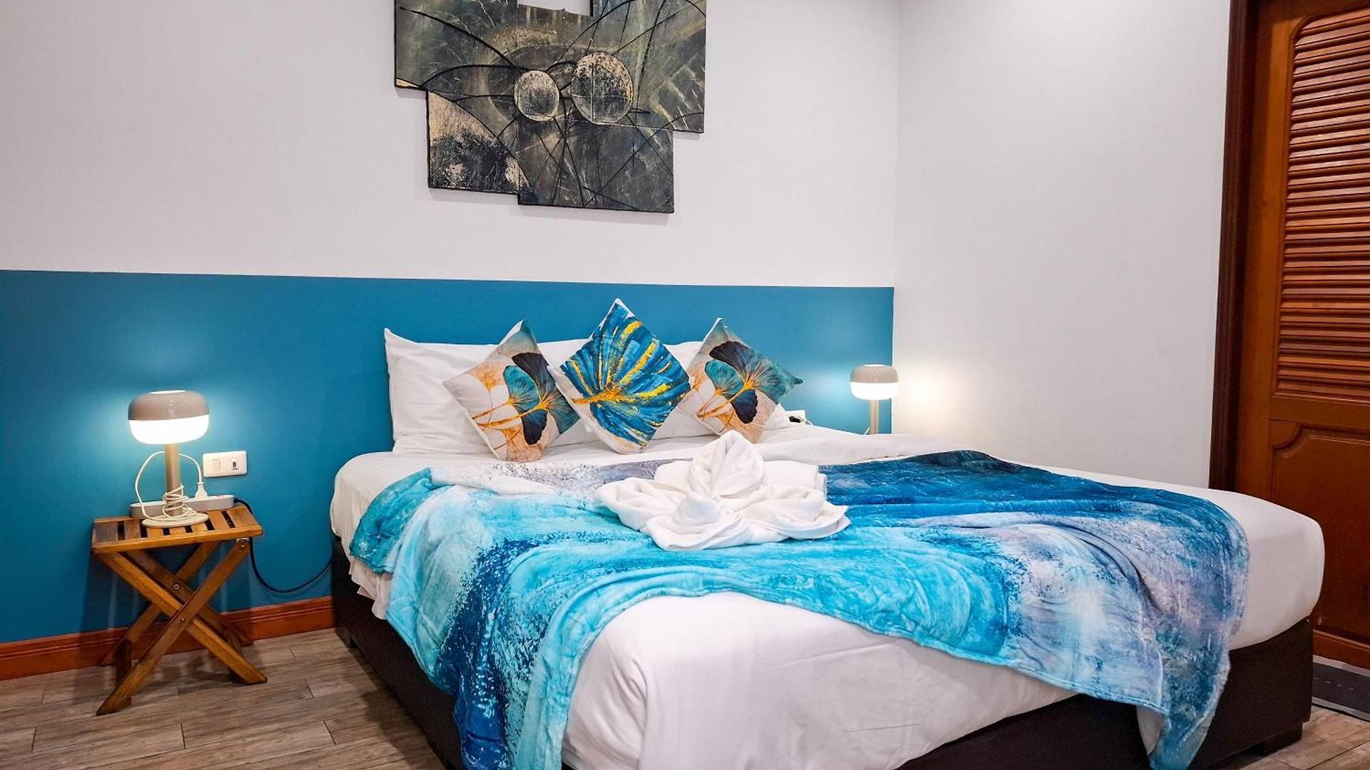 Villa At 5 Mins Walk 3bdr Pool For Groups And Family