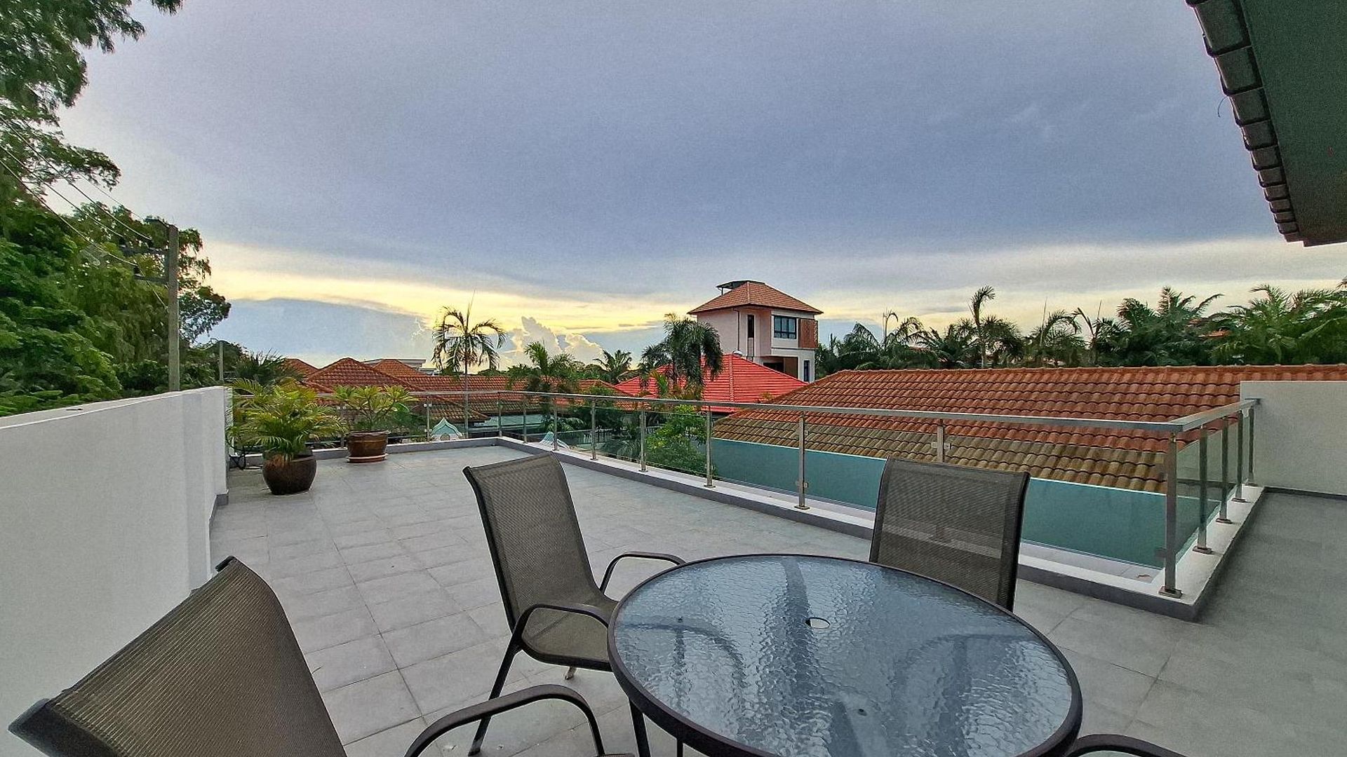 At 5 Mins Walk 3bdr Pool For Groups And Family Pattaya