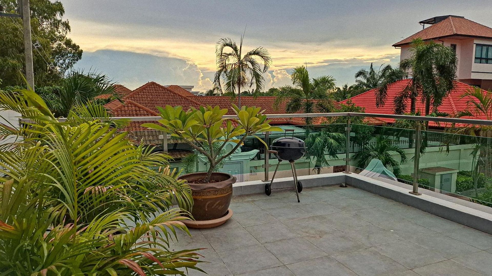 Villa At 5 Mins Walk 3bdr Pool For Groups And Family Pattaya