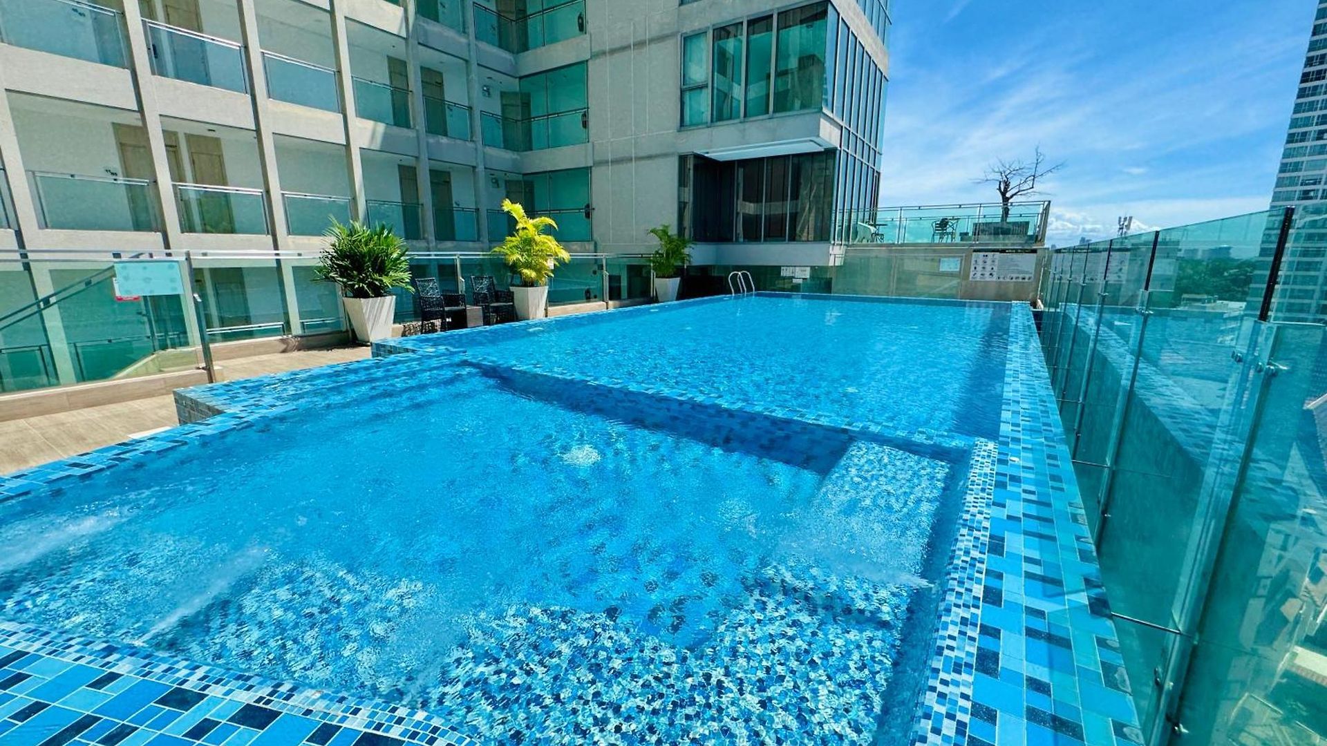 Cozy Ocean Hideaway 400m To & Fast Wi-fi อพาร์ทเม้น