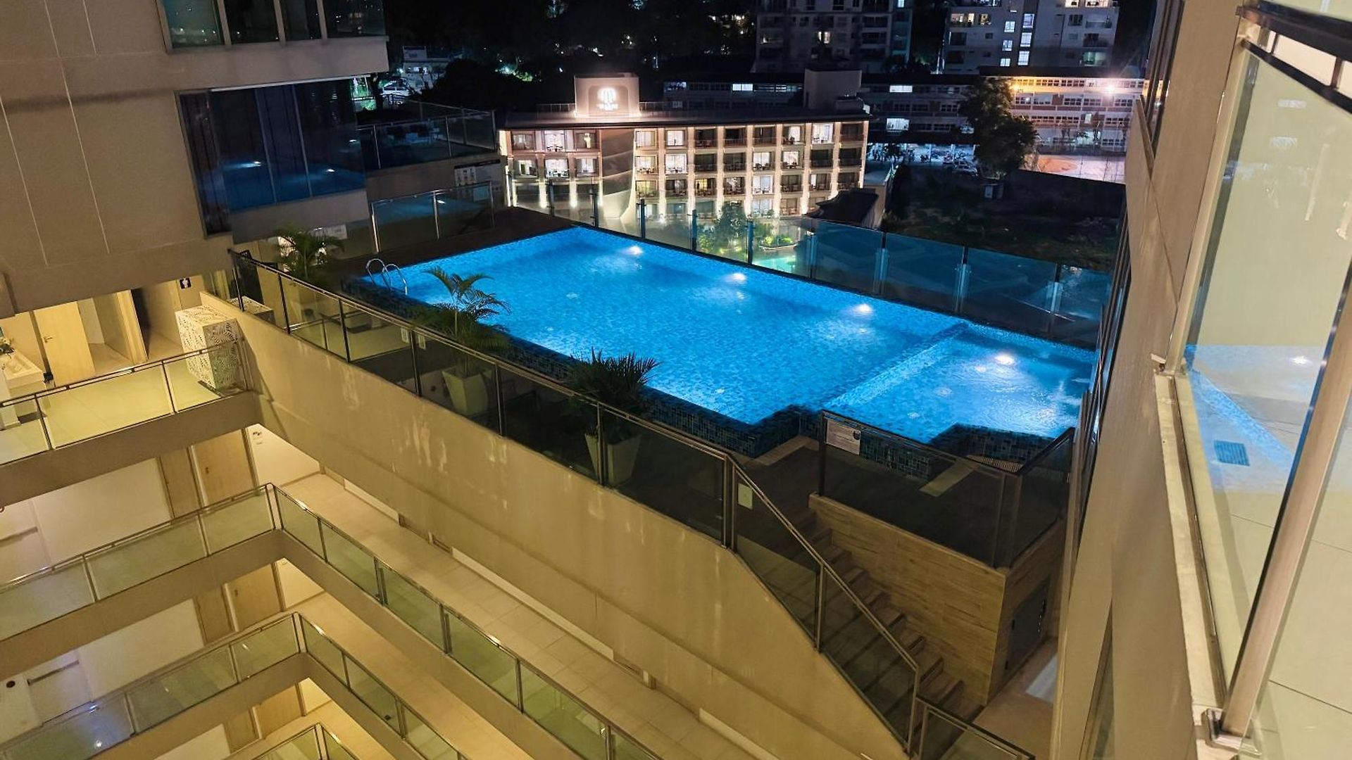 Cozy Ocean Hideaway 400m To & Fast Wi-fi อพาร์ทเม้น