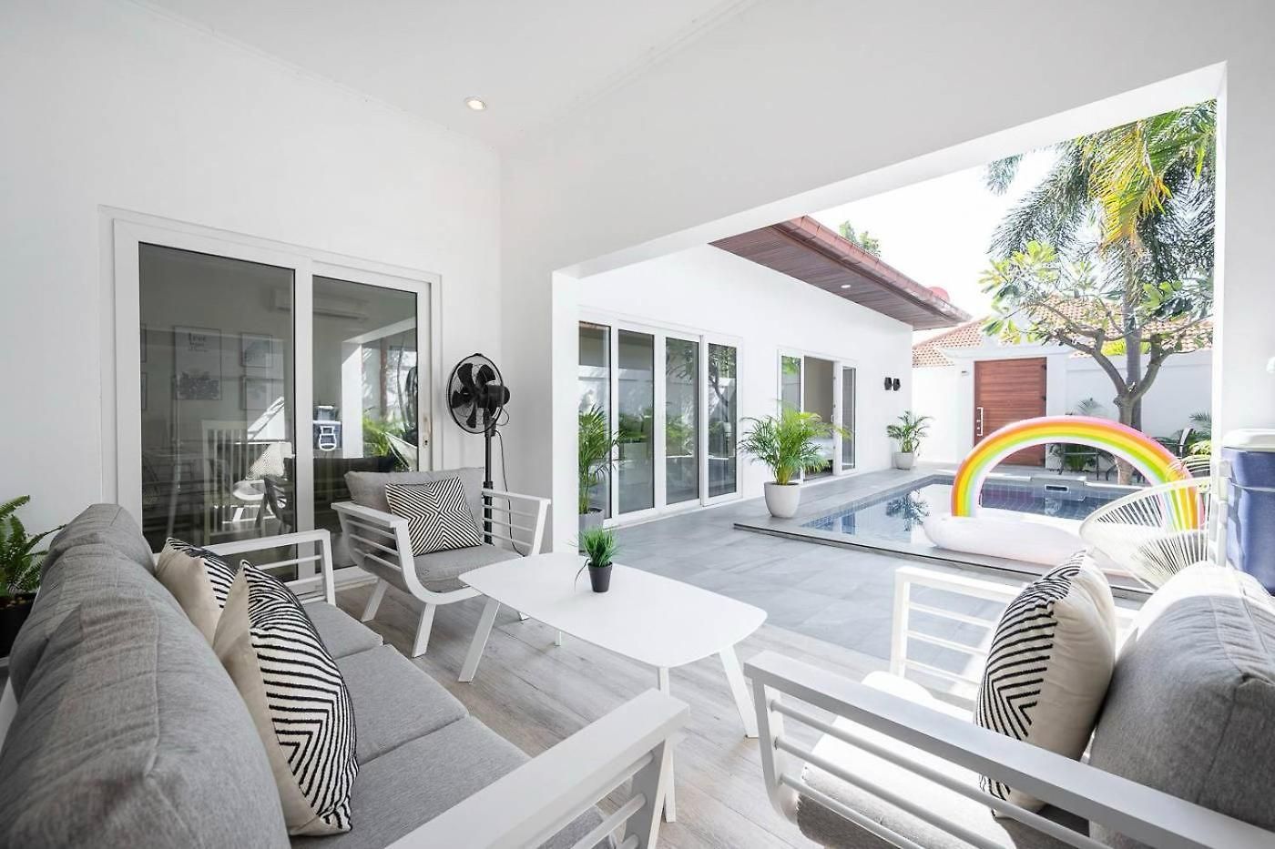 Majestic Pool Private วิลล่า *