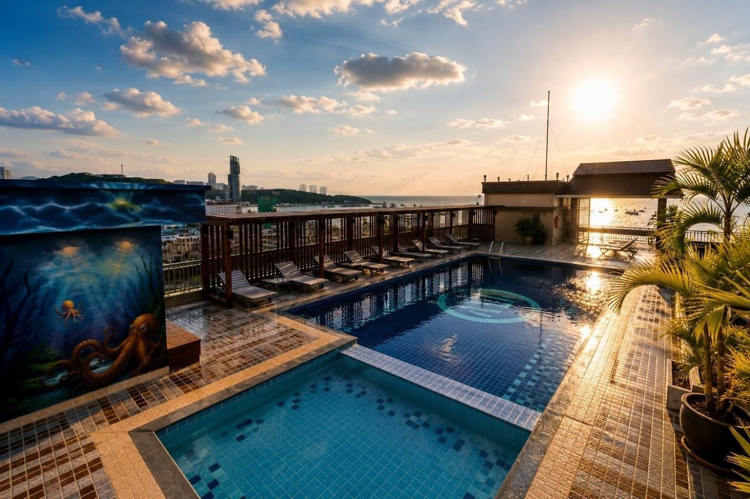 โรงแรม เบย์วอลค์ เรสซิเดนซ์ พัทยา - บาย ไทยวัฒน์ Pattaya