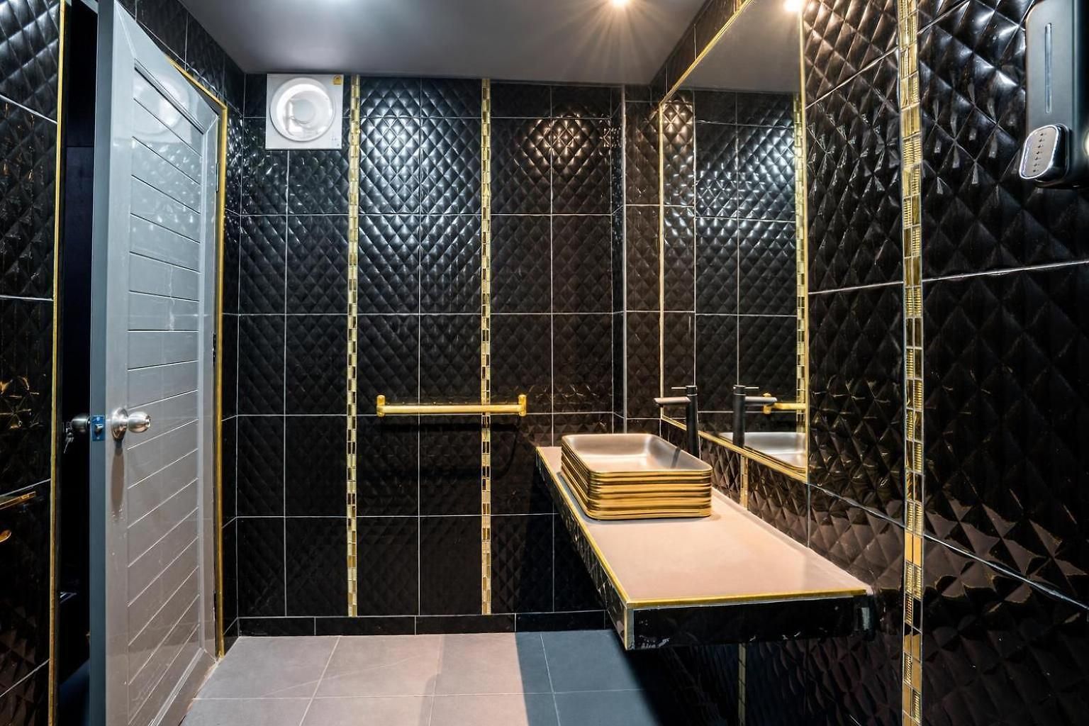Buakhao Center 5 Bedroom วิลล่า *