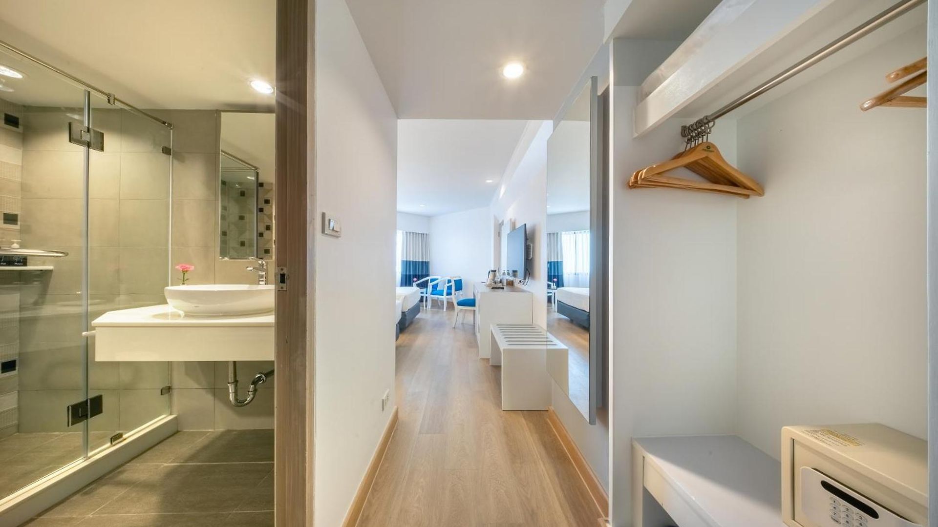 โรงแรม Jomtien Palm & - Family-friendly 5*