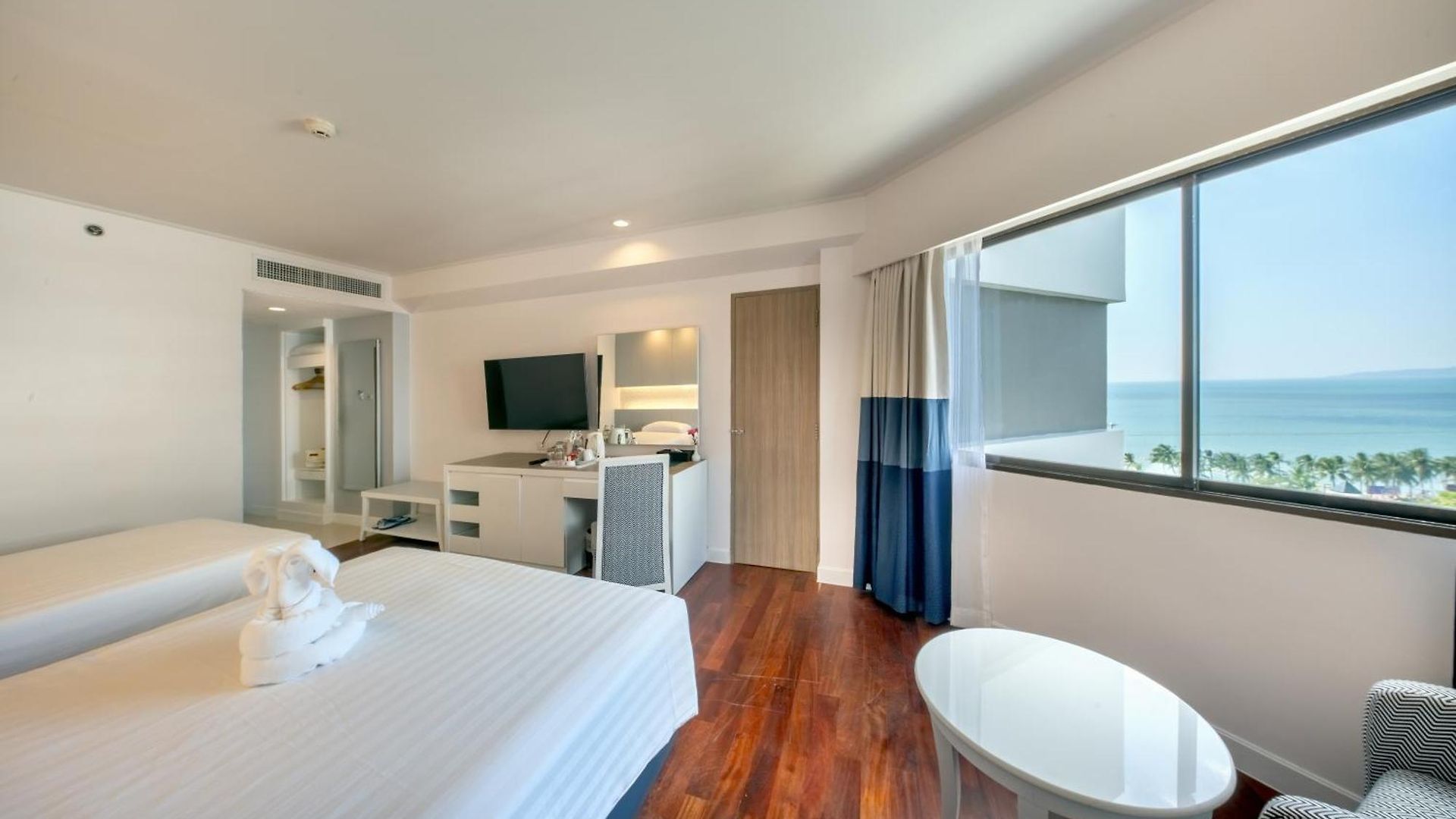 Jomtien Palm & - Family-friendly โรงแรม Pattaya