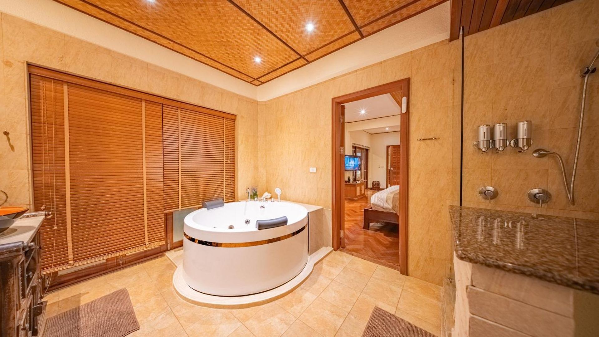 อพาร์ทเม้น Orchid House Pattaya, Totally Private Pool
