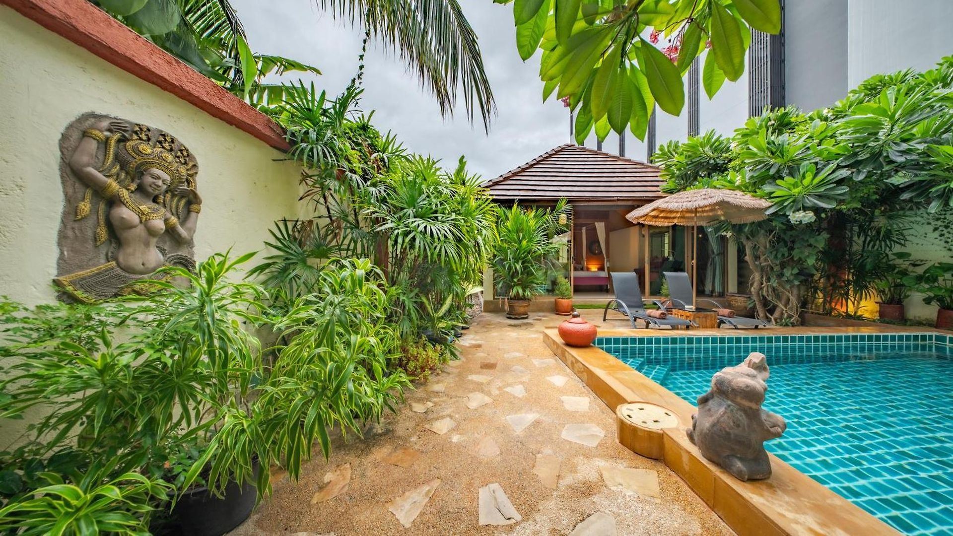 Ii, Totally Private Pool