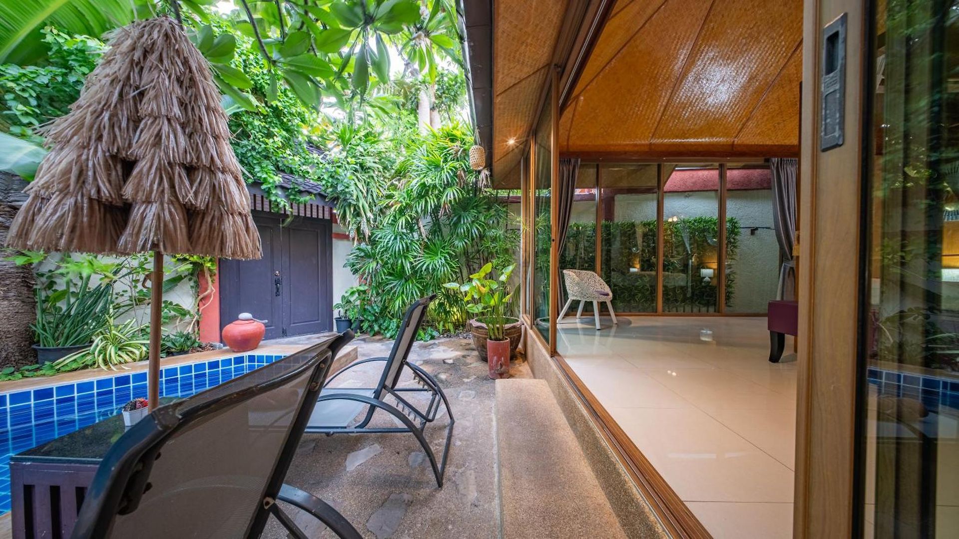 อพาร์ทเม้น I, Totally Private Pool Pattaya