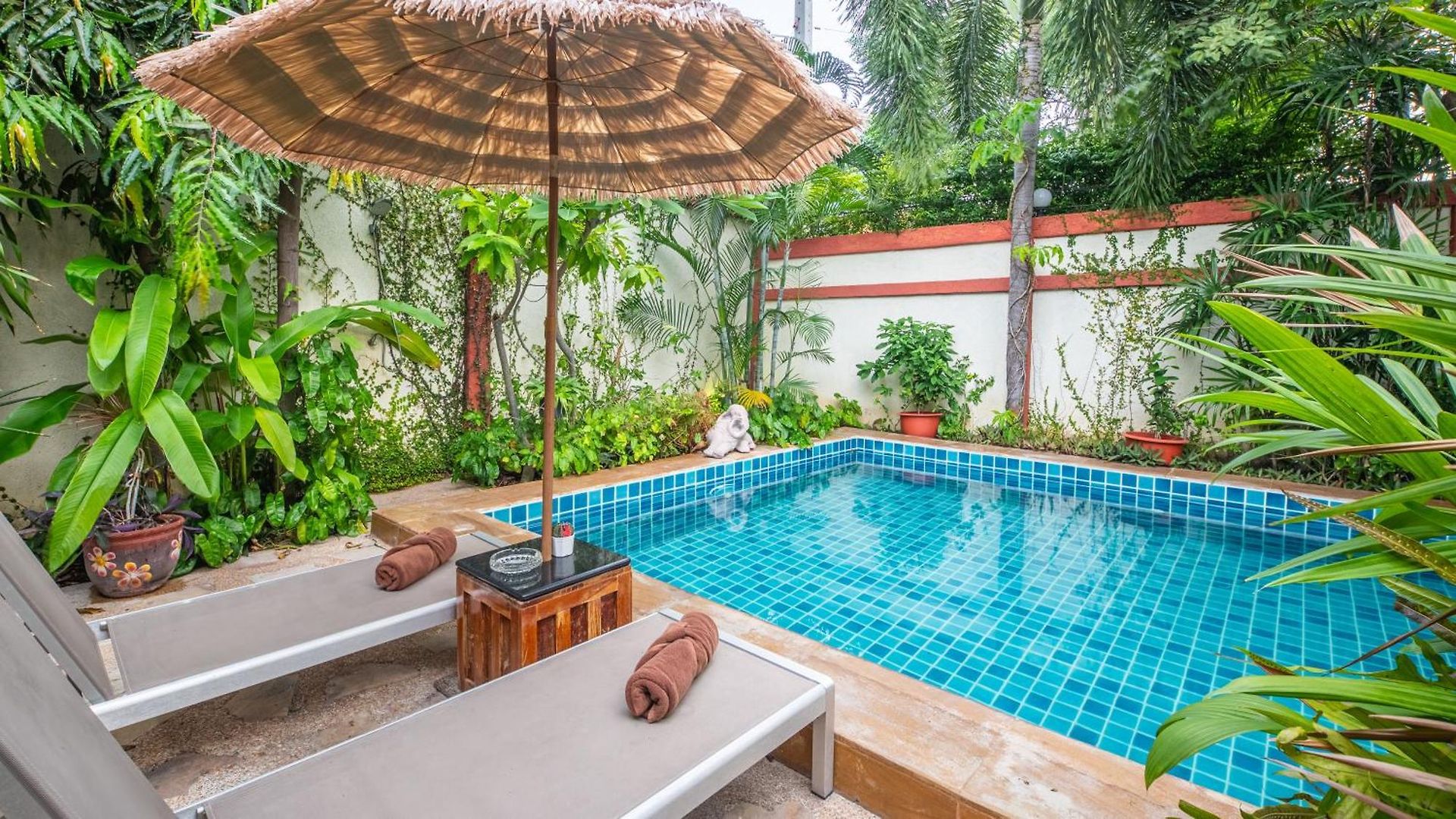 Iii, Totally Private Pool Pattaya