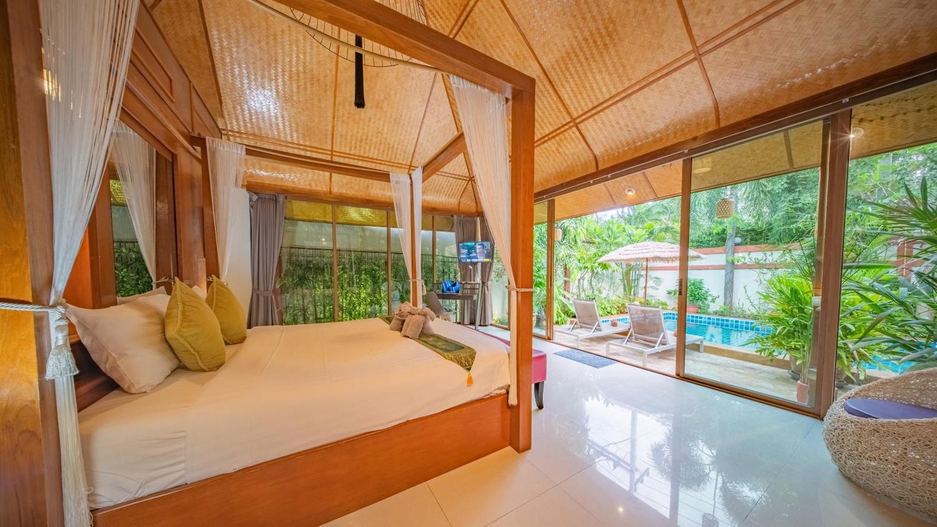 Iii, Totally Private Pool อพาร์ทเม้น