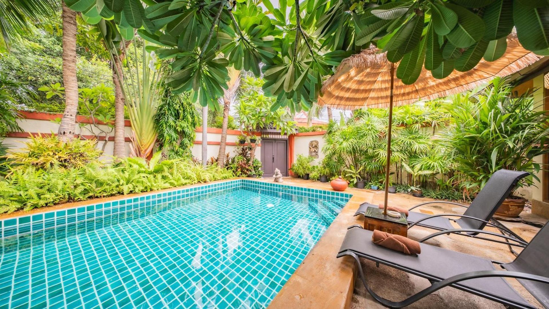 Ii, Totally Private Pool