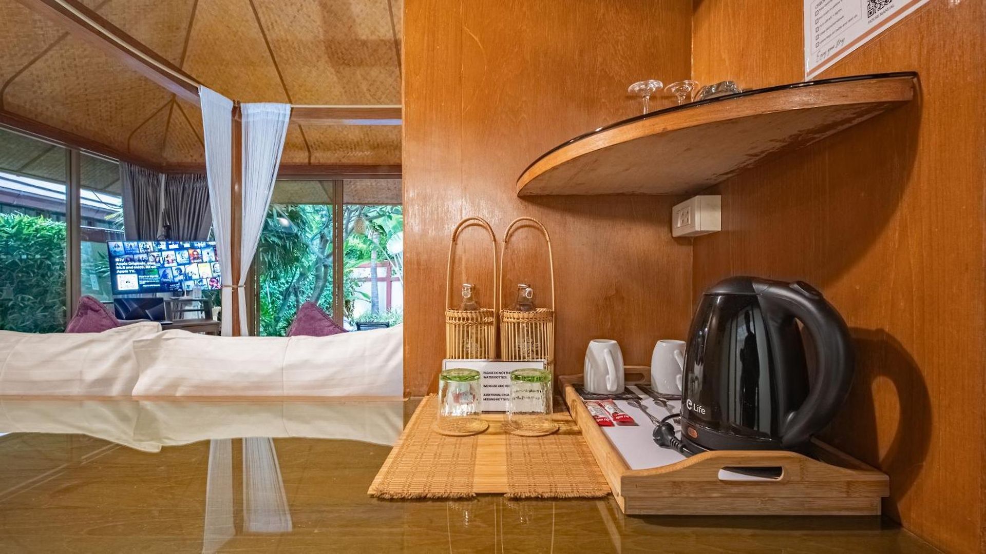 อพาร์ทเม้น I, Totally Private Pool *