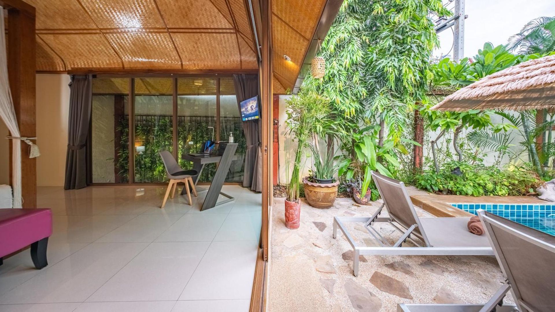 Iii, Totally Private Pool Pattaya