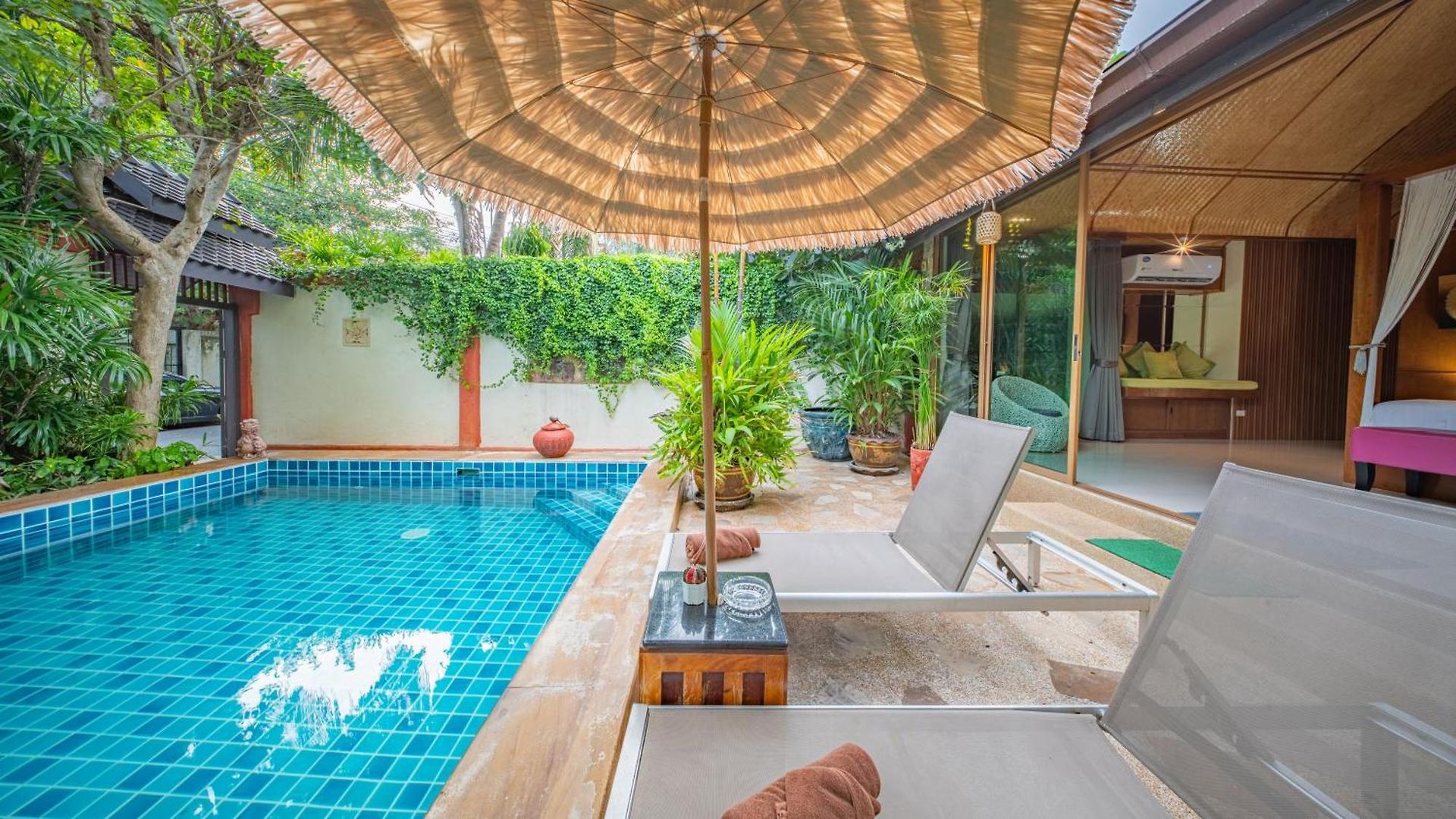 Iii, Totally Private Pool อพาร์ทเม้น