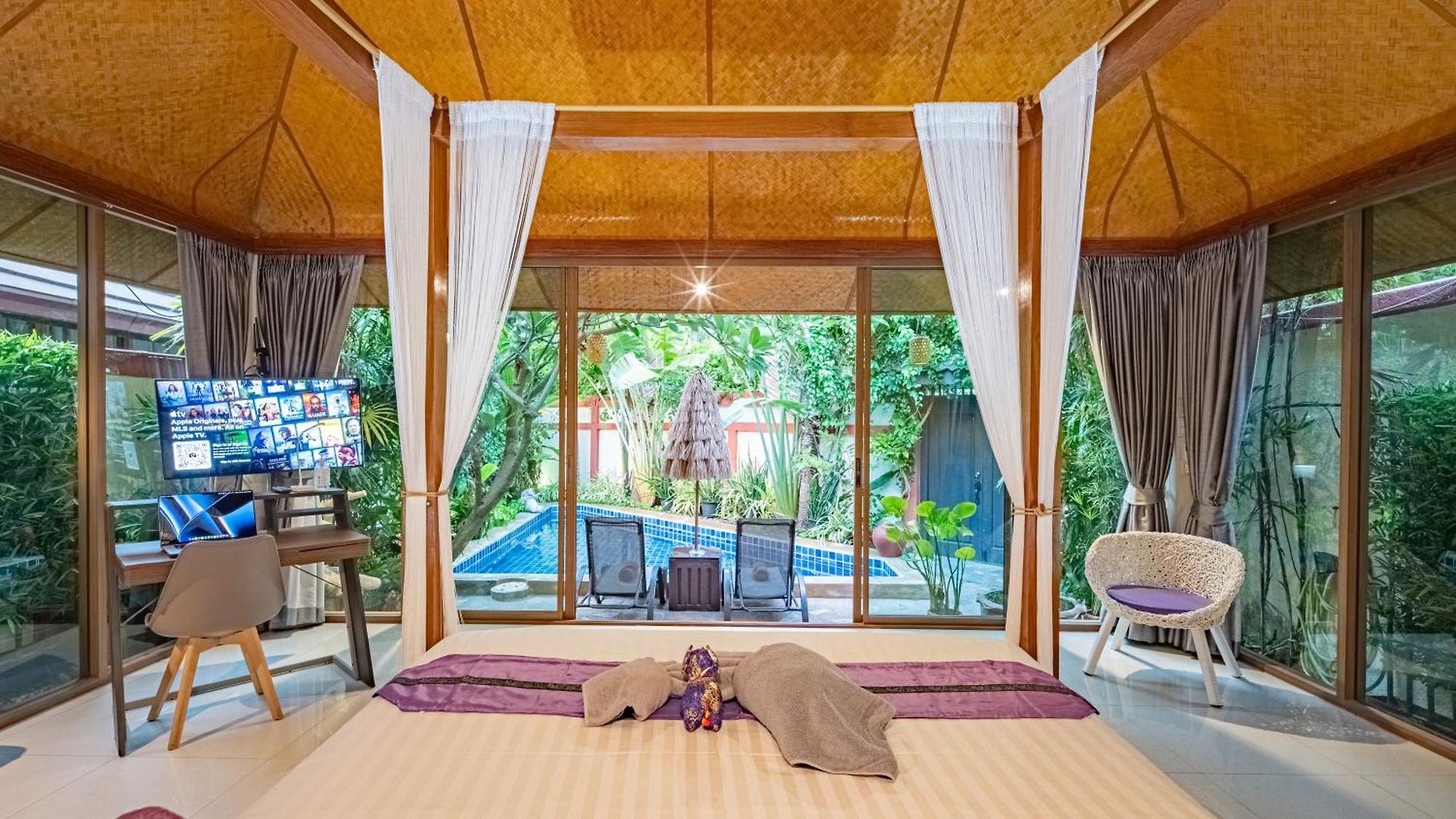 I, Totally Private Pool อพาร์ทเม้น *