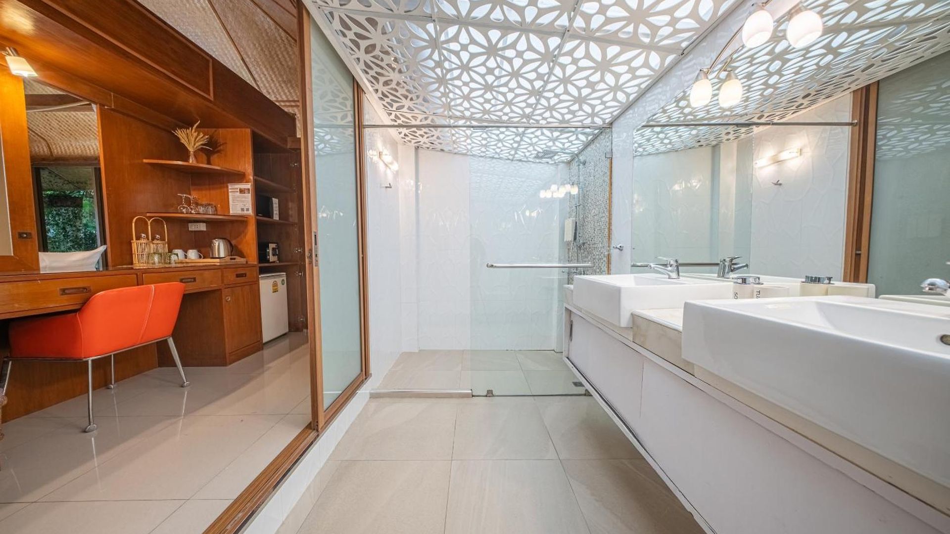 อพาร์ทเม้น Iii, Totally Private Pool
