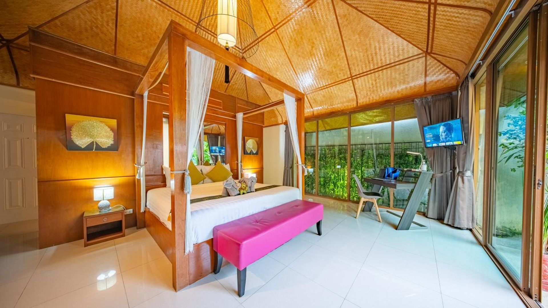 Iii, Totally Private Pool *