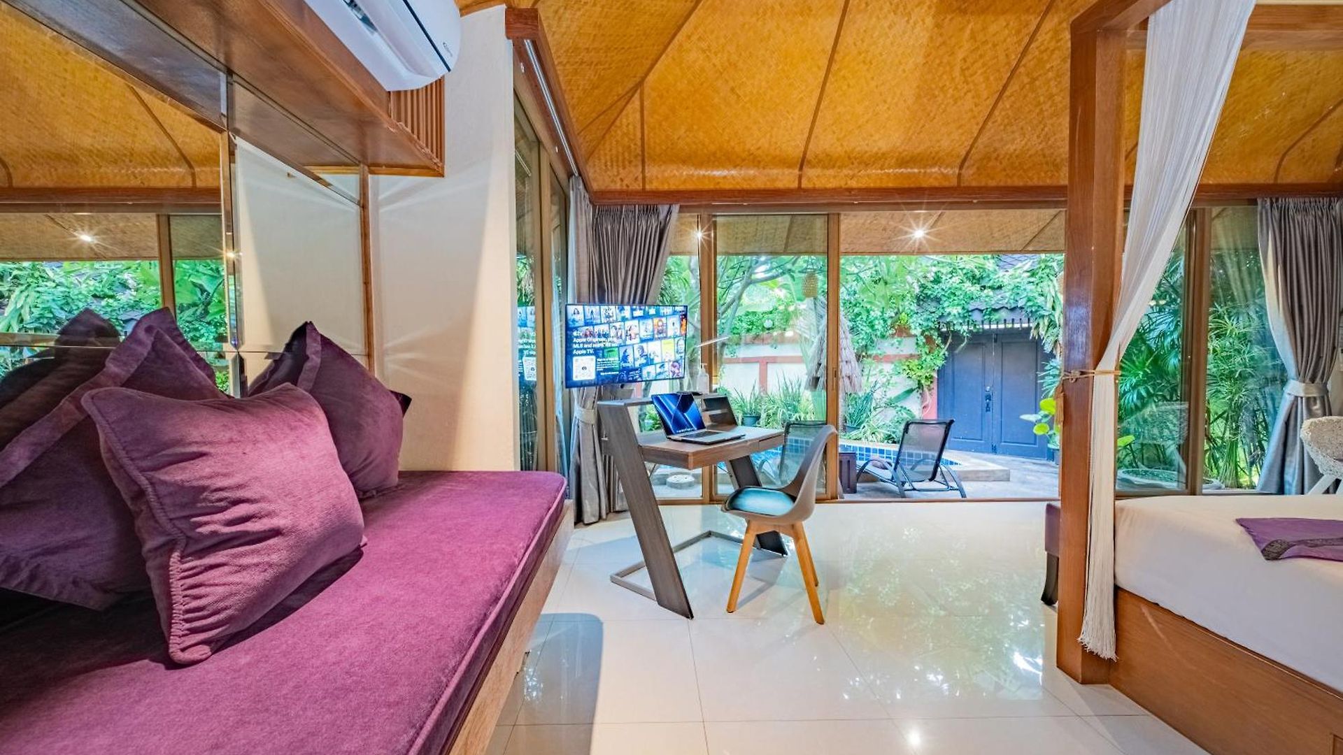 อพาร์ทเม้น I, Totally Private Pool Pattaya