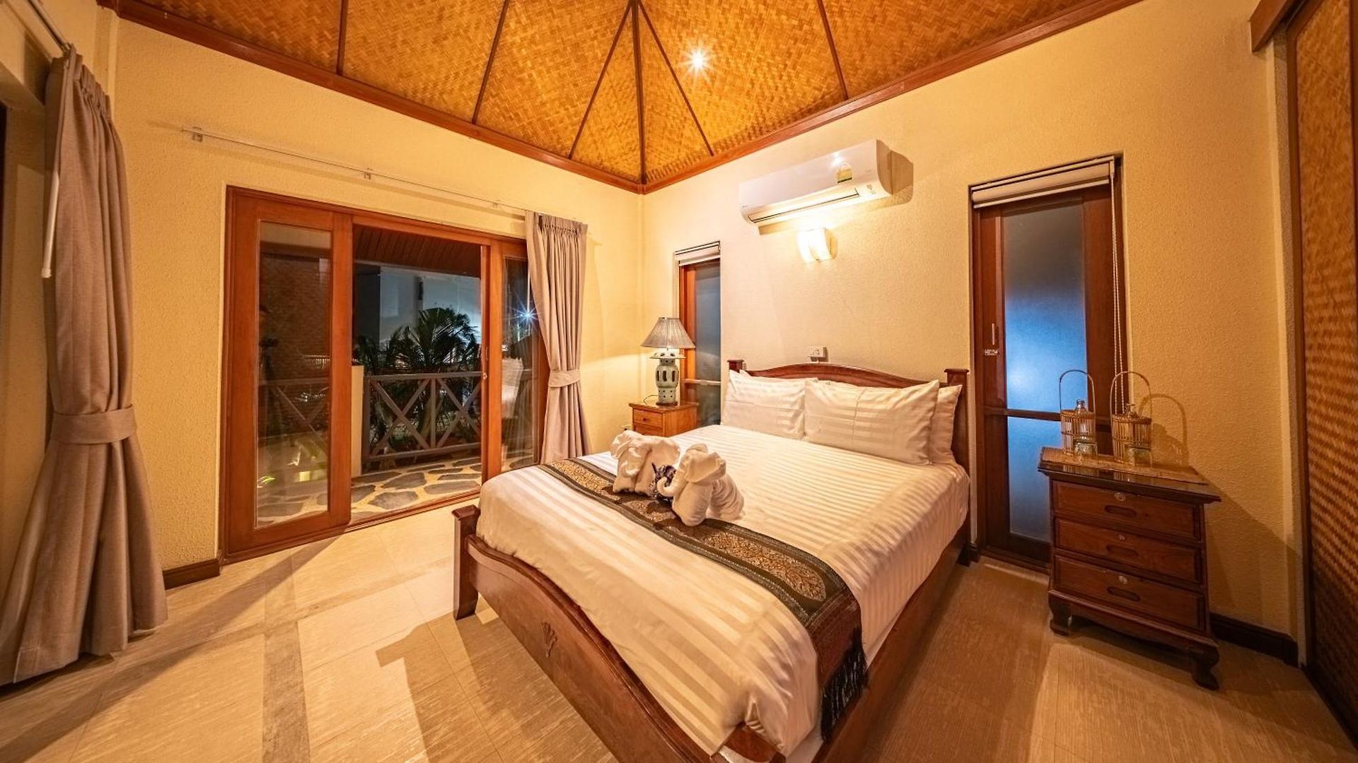 อพาร์ทเม้น Orchid House Pattaya, Totally Private Pool *