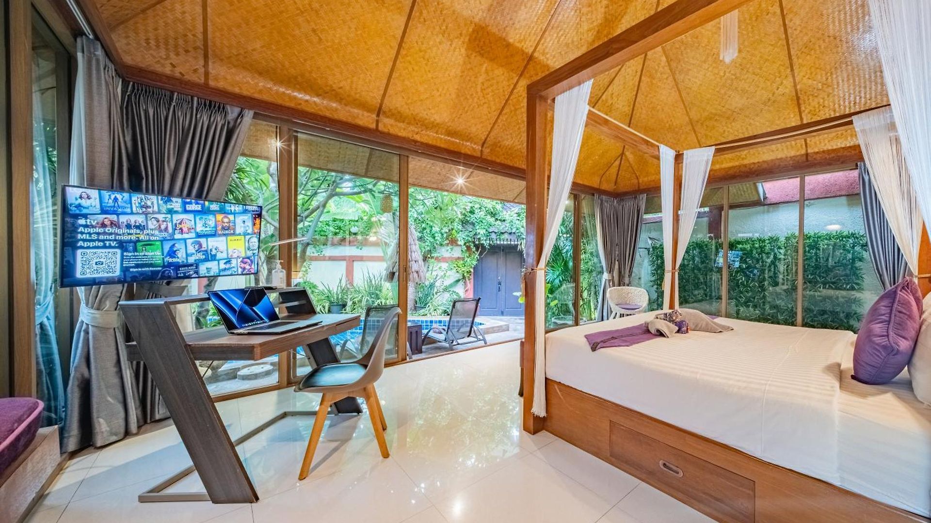 I, Totally Private Pool อพาร์ทเม้น Pattaya
