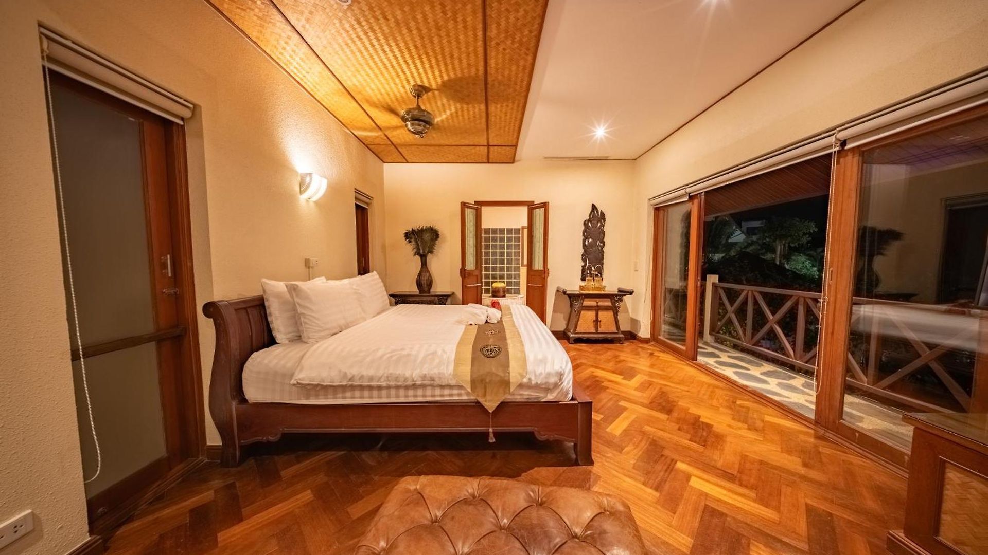 Orchid House Pattaya, Totally Private Pool Pattaya