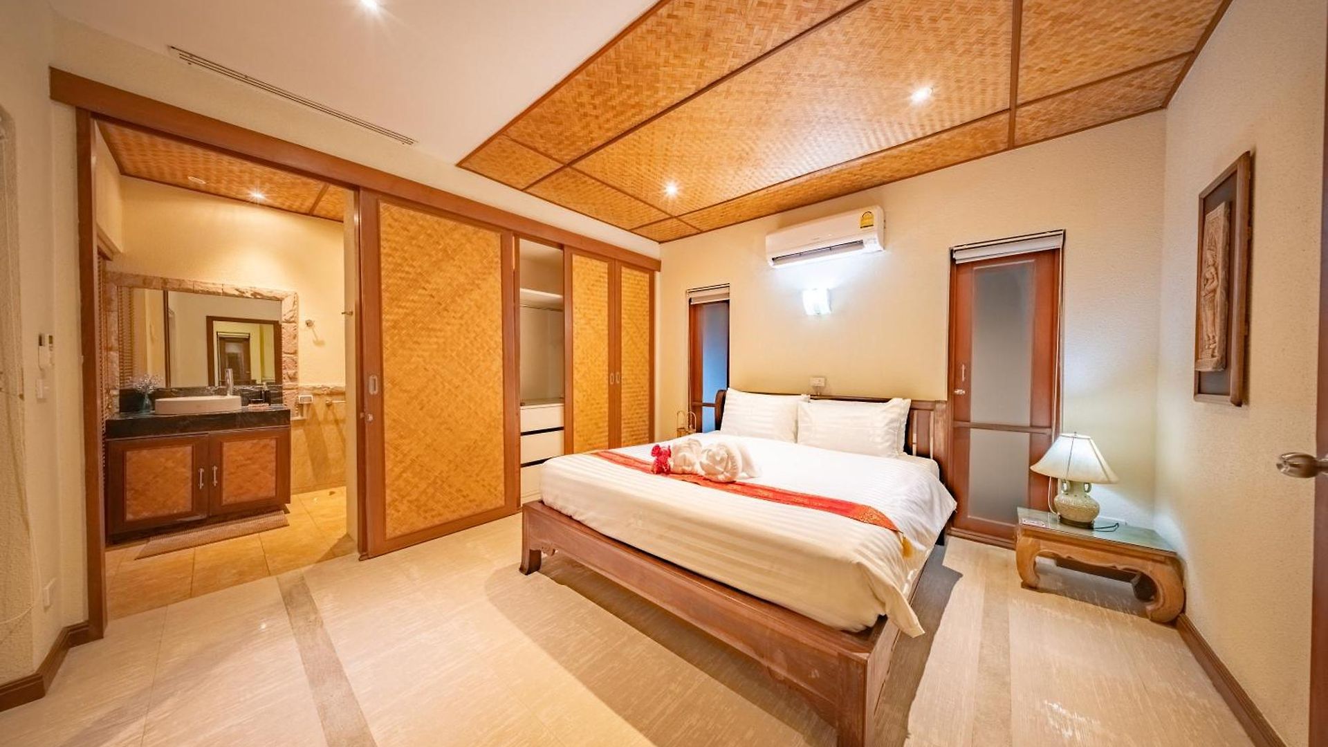 Orchid House Pattaya, Totally Private Pool Pattaya