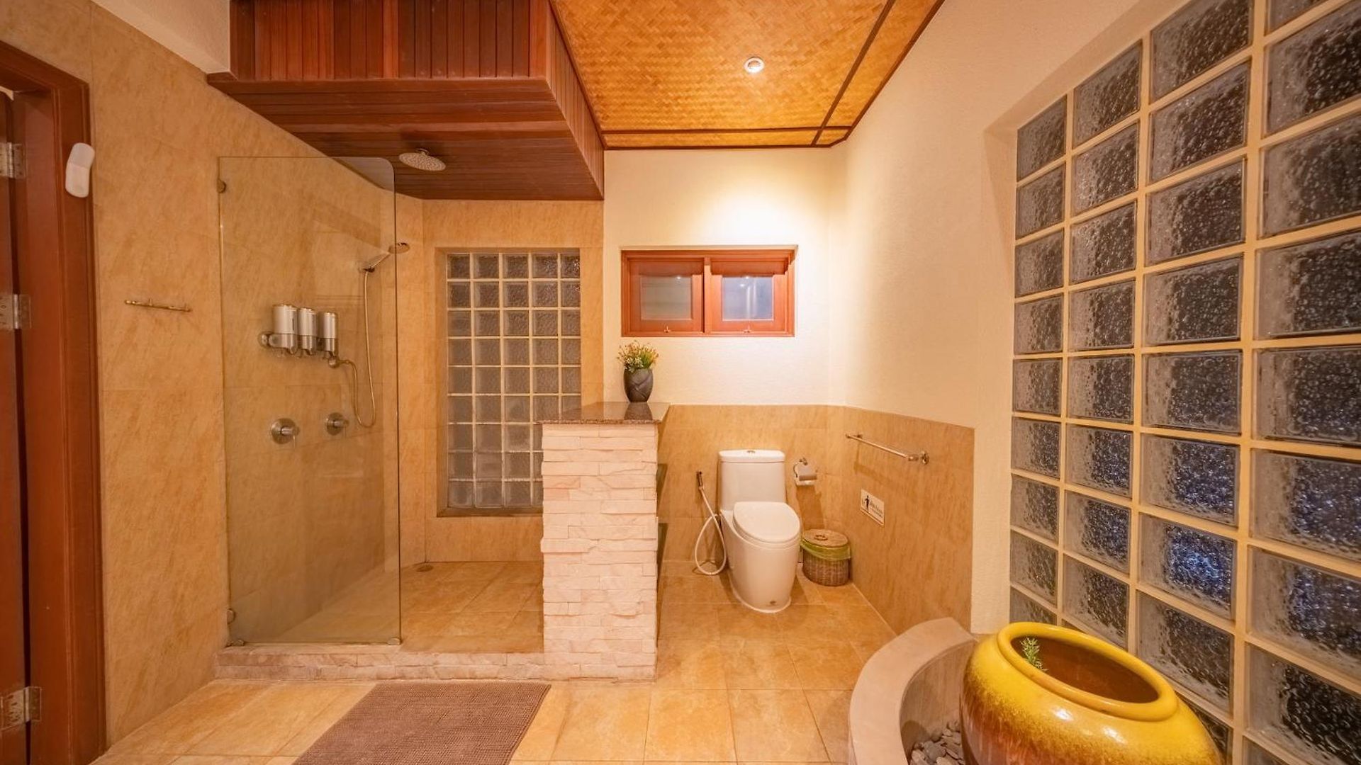 Orchid House Pattaya, Totally Private Pool อพาร์ทเม้น