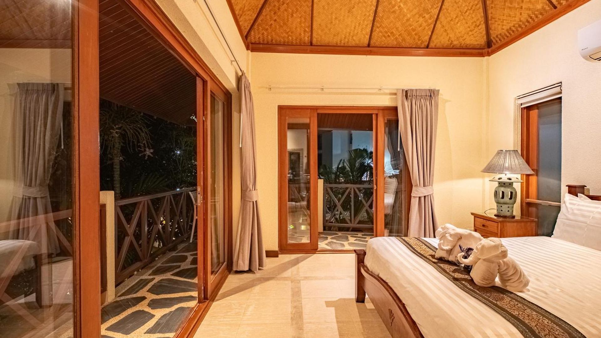 อพาร์ทเม้น Orchid House Pattaya, Totally Private Pool *