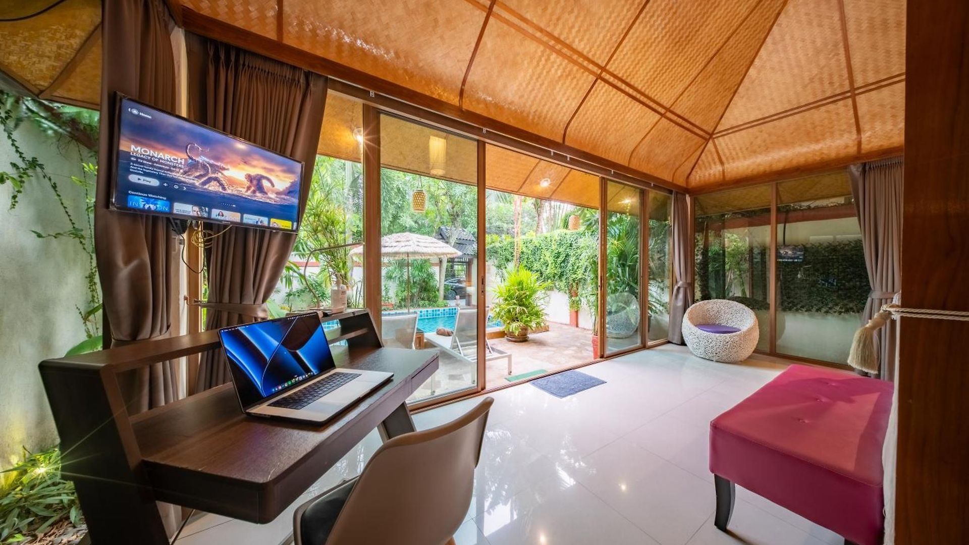 Iii, Totally Private Pool Pattaya