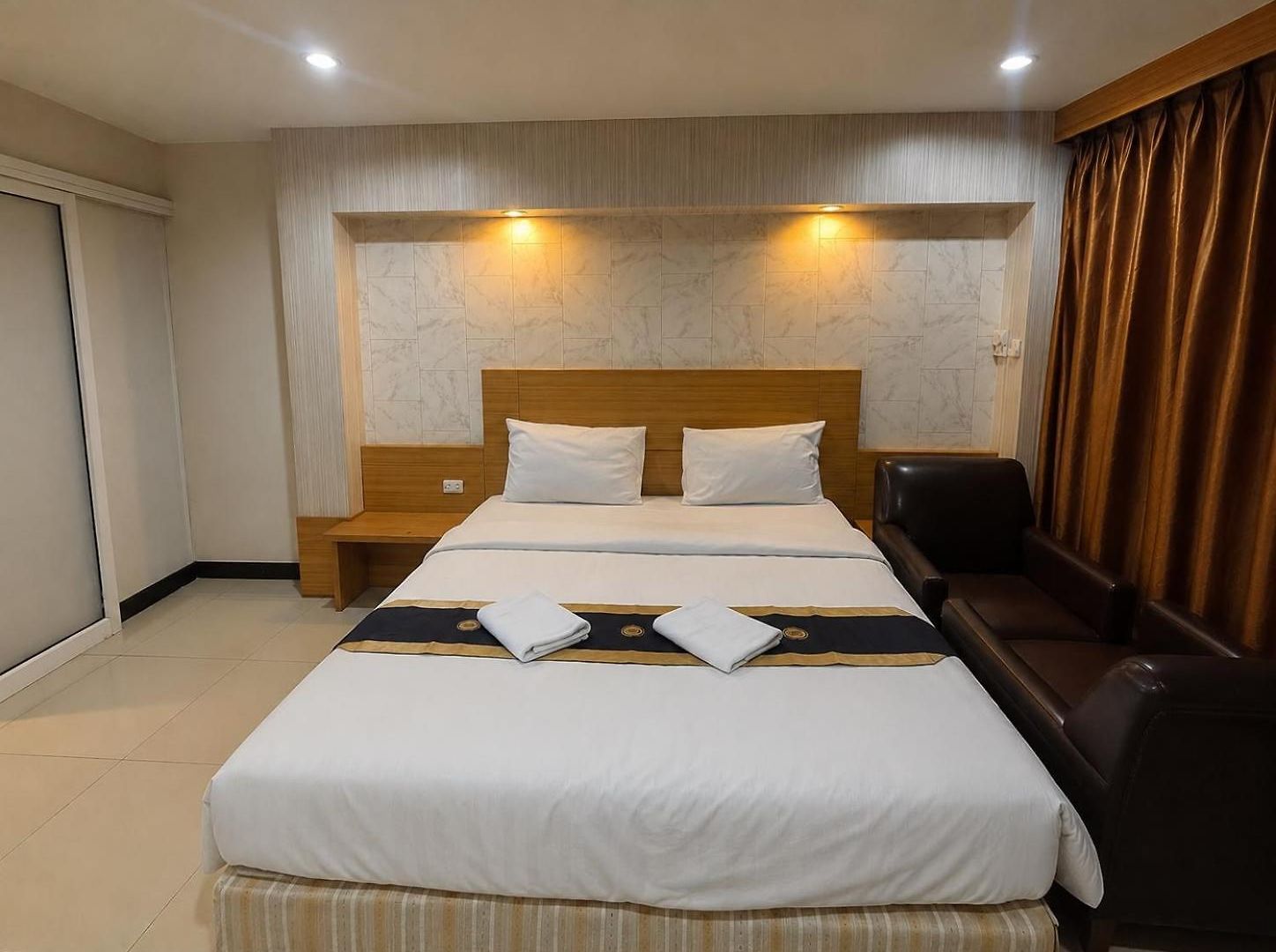 The Esse โรงแรม