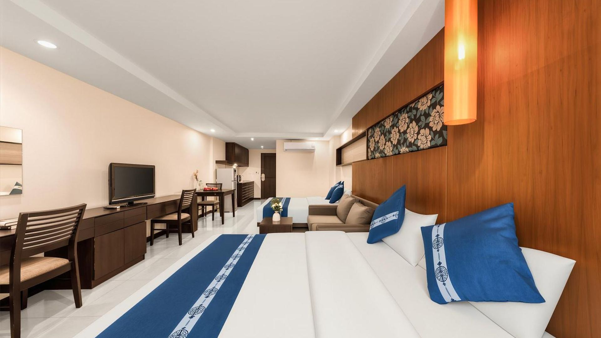 โรงแรม Tycoon *