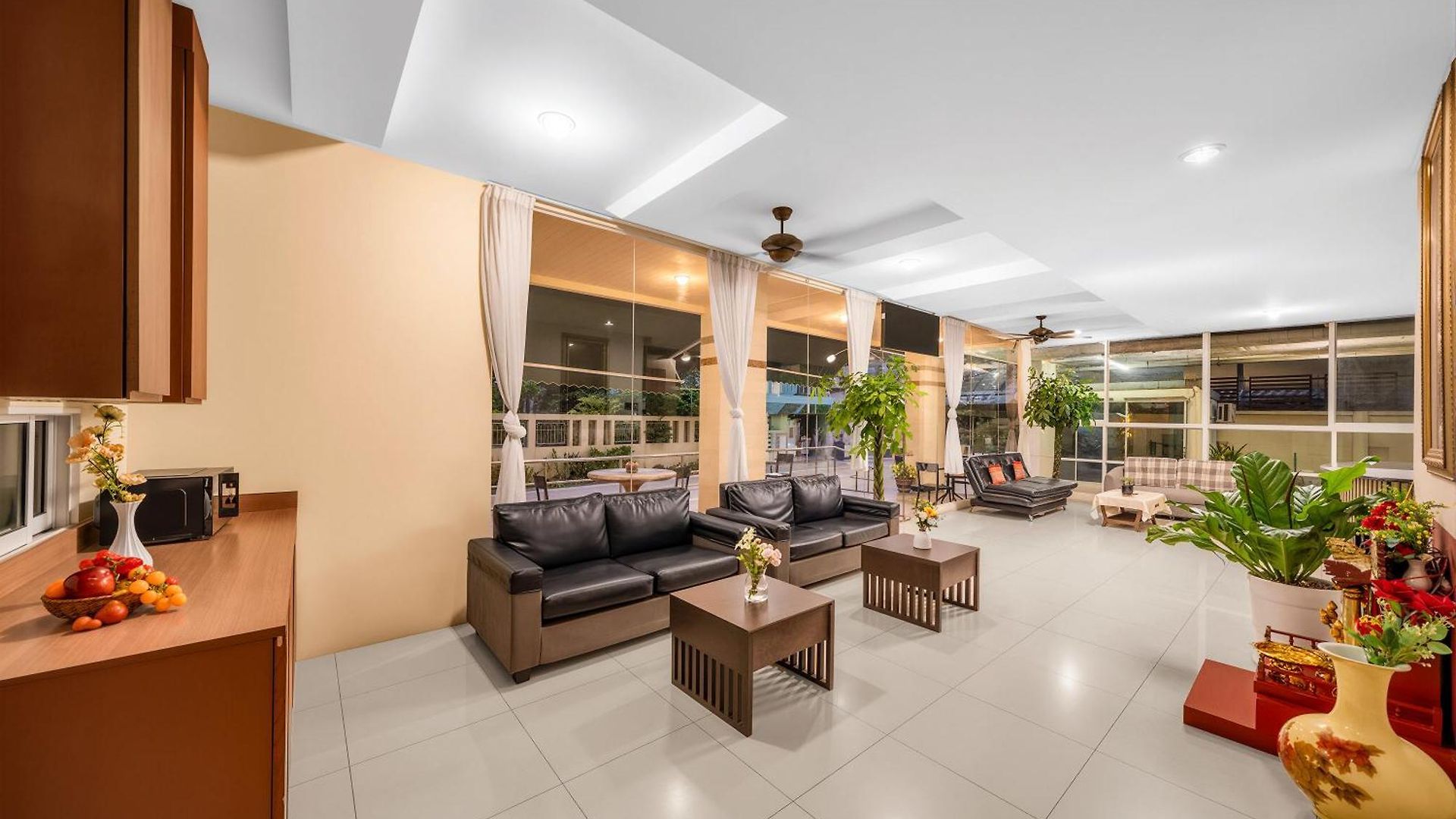Tycoon โรงแรม *