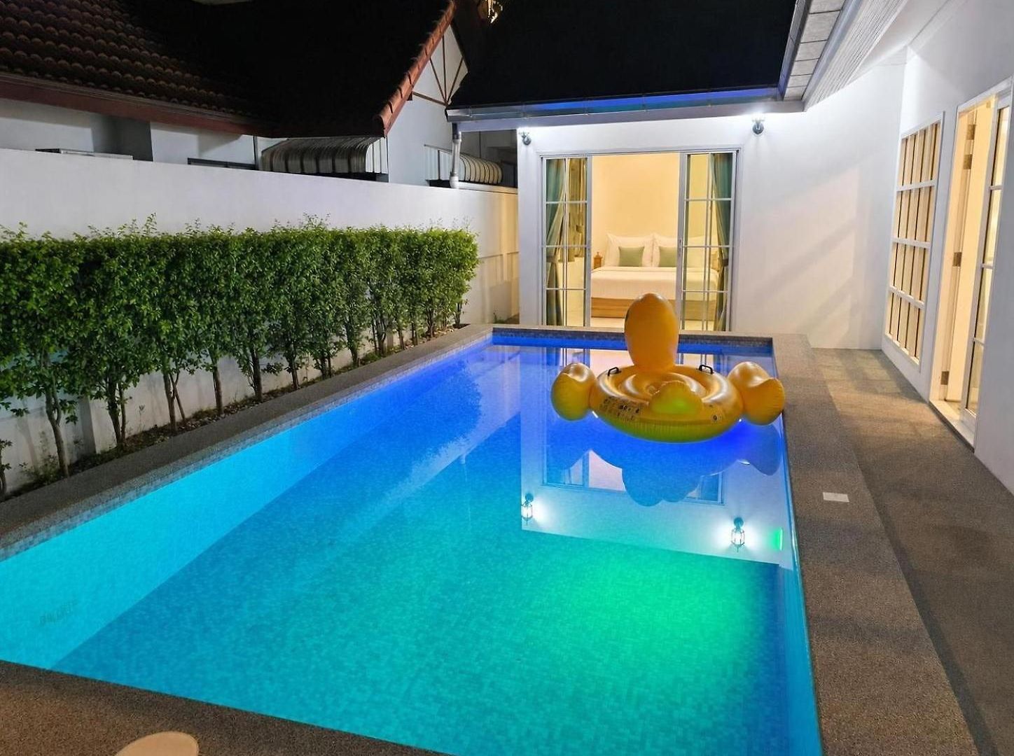 Luxury Pool Center C3- 3 Bedroom * Pattaya