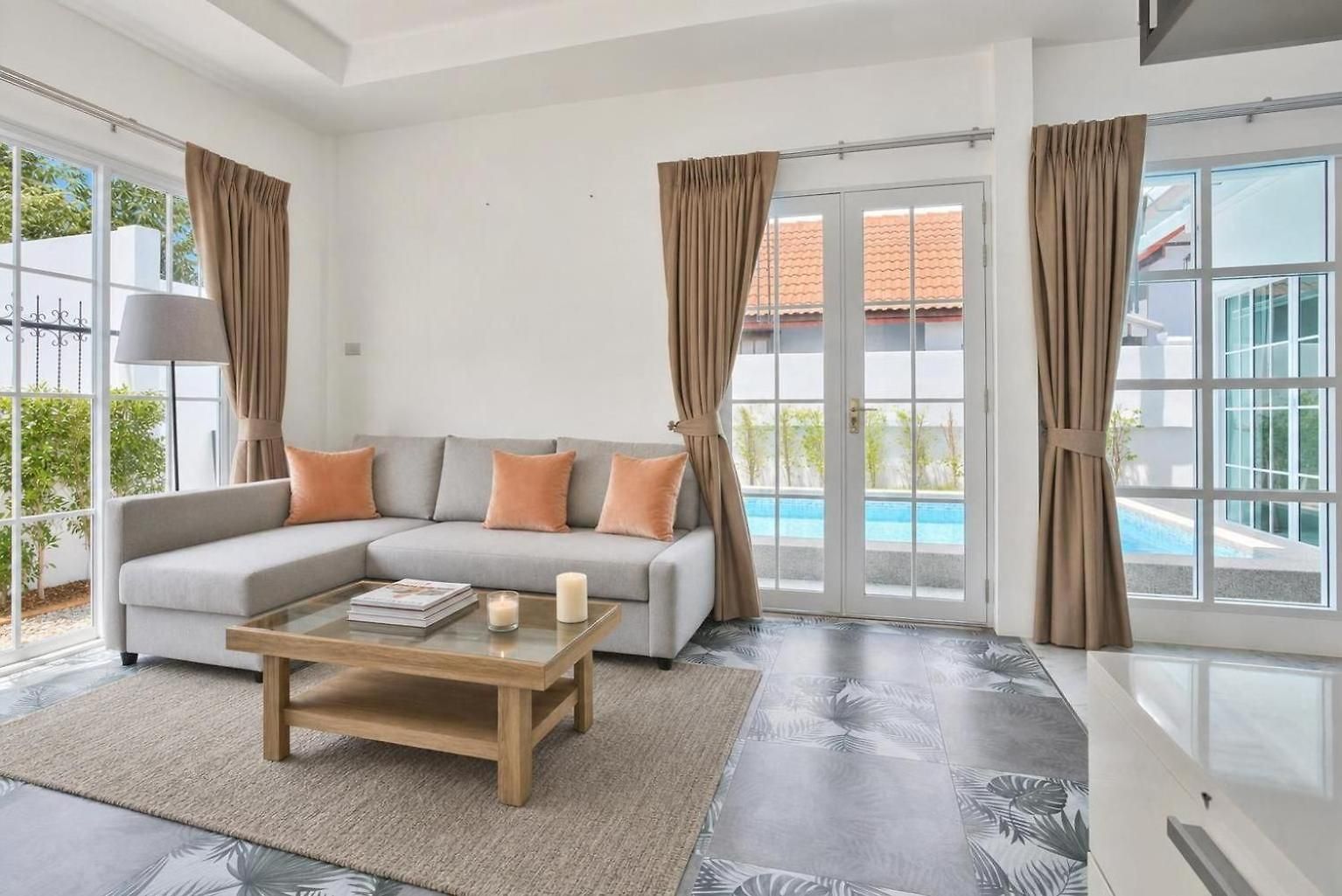 Luxury Pool Center C3- 3 Bedroom *