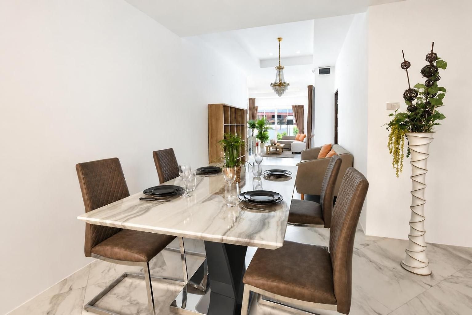 Luxury Pool Center C3- 3 Bedroom * Pattaya