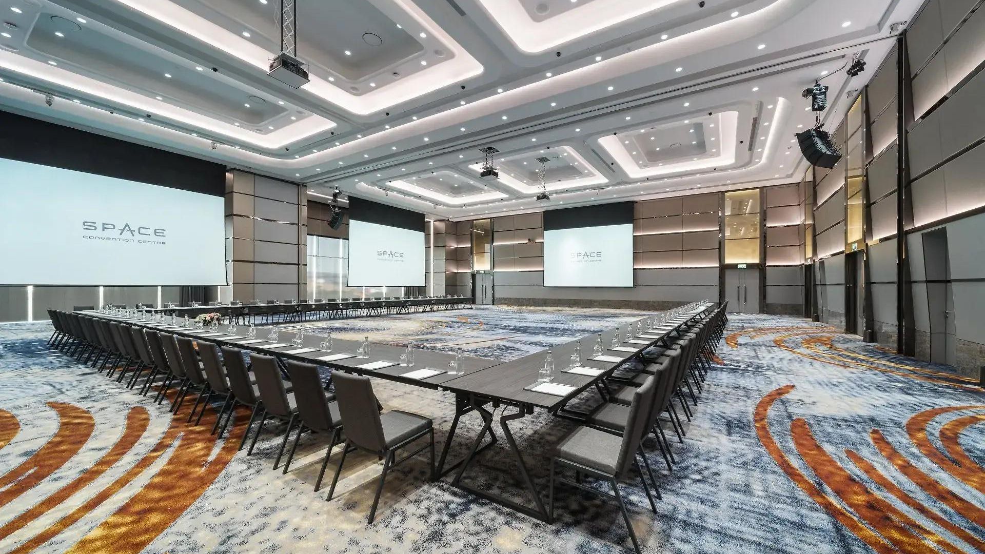 Grande Centre Point Space 5*