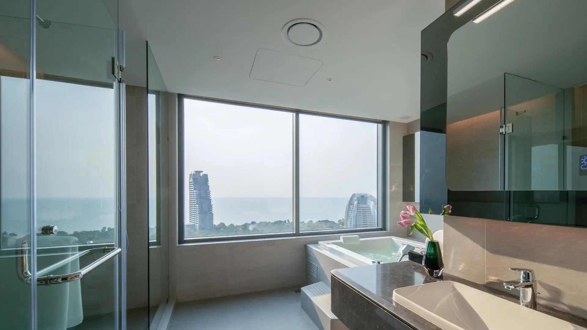 Grande Centre Point Space Hotel 5*