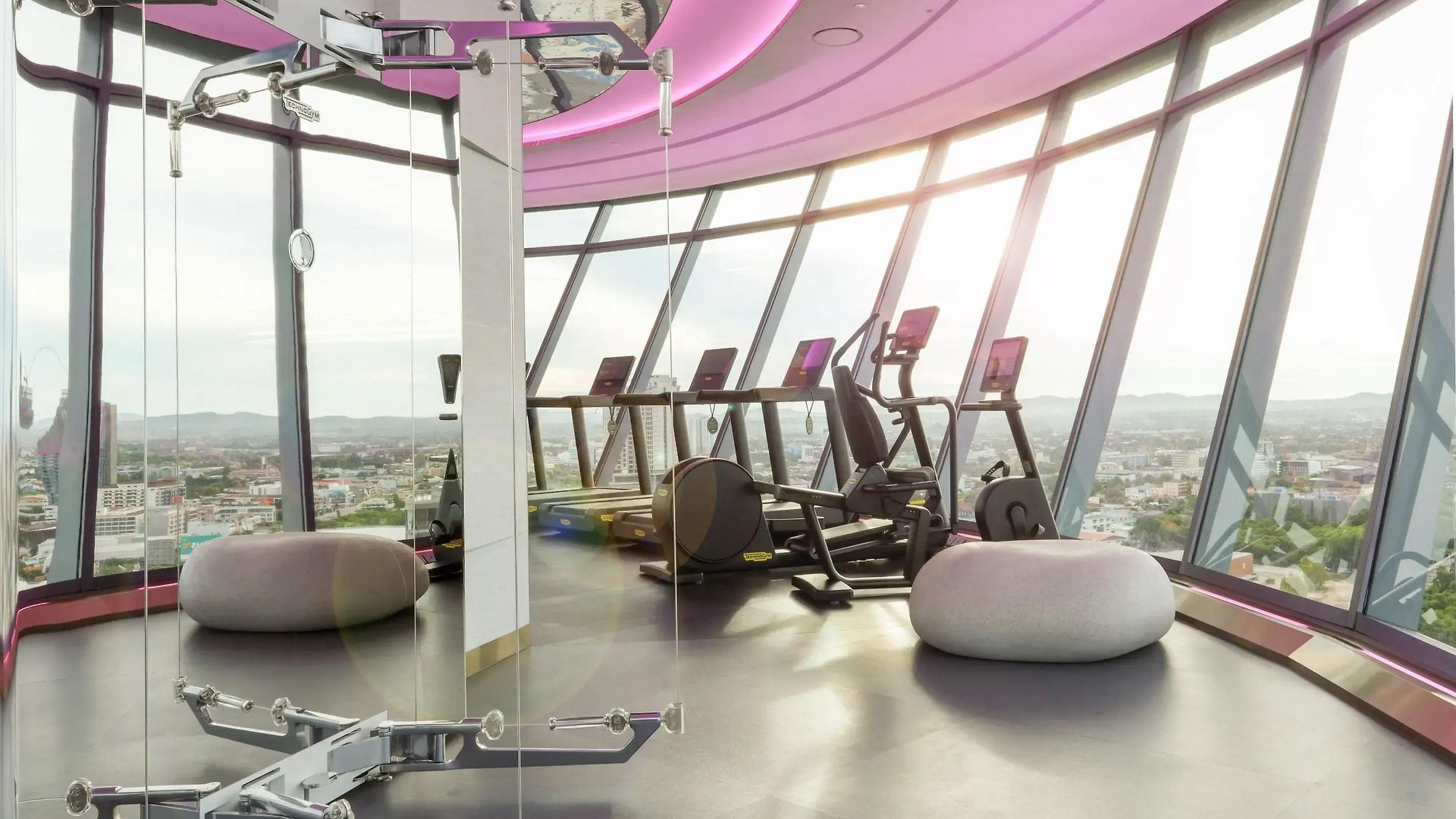 Grande Centre Point Space 5*