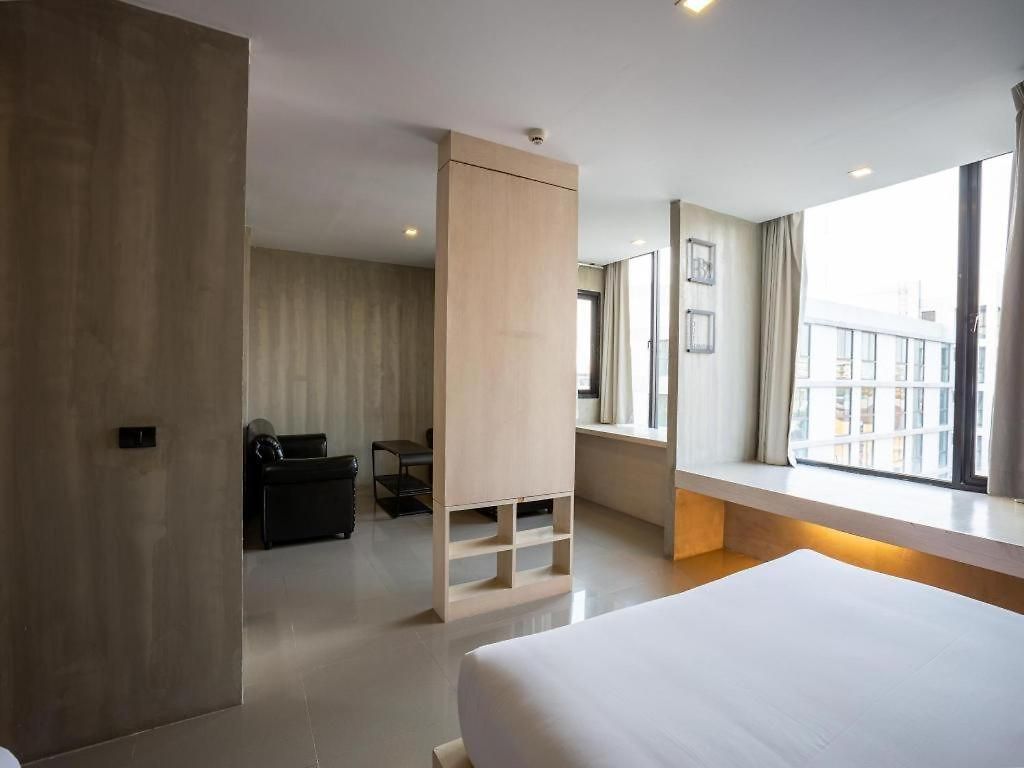 Hotel B2 South