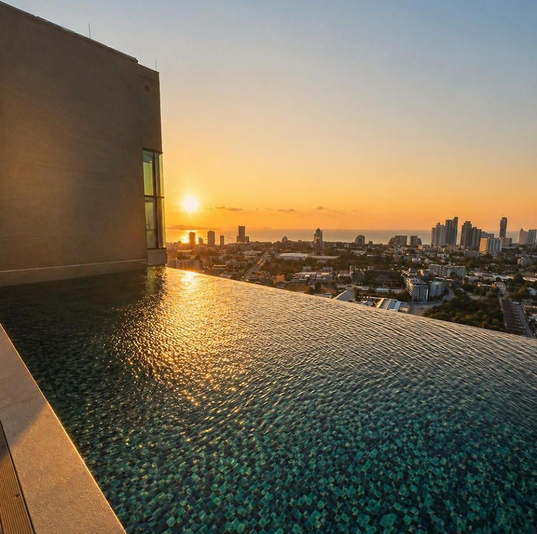 Infinity Pool At Posh Apartment *